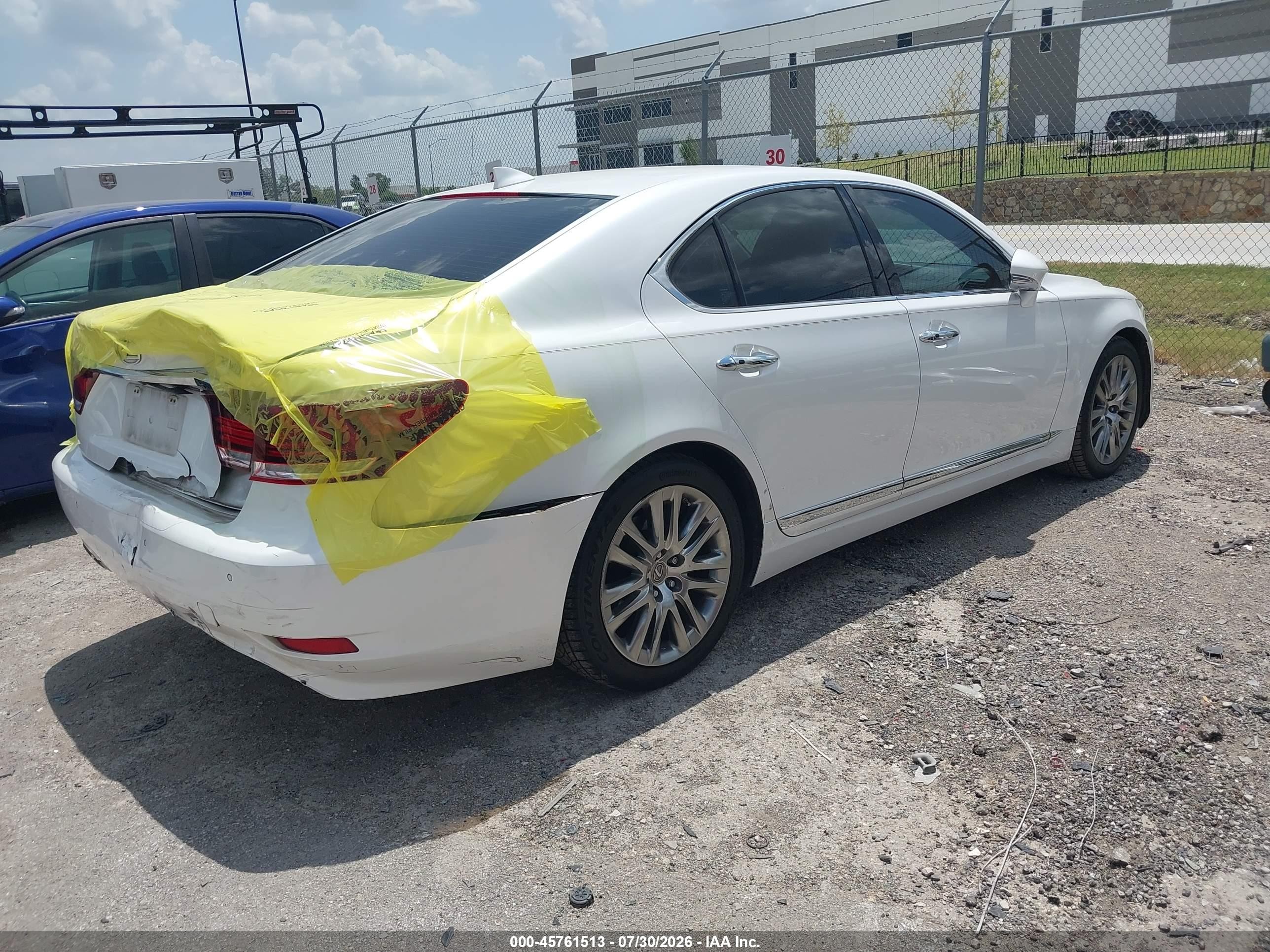 2015 Lexus Ls 460   White vin: JTHBL5EF6F5135469