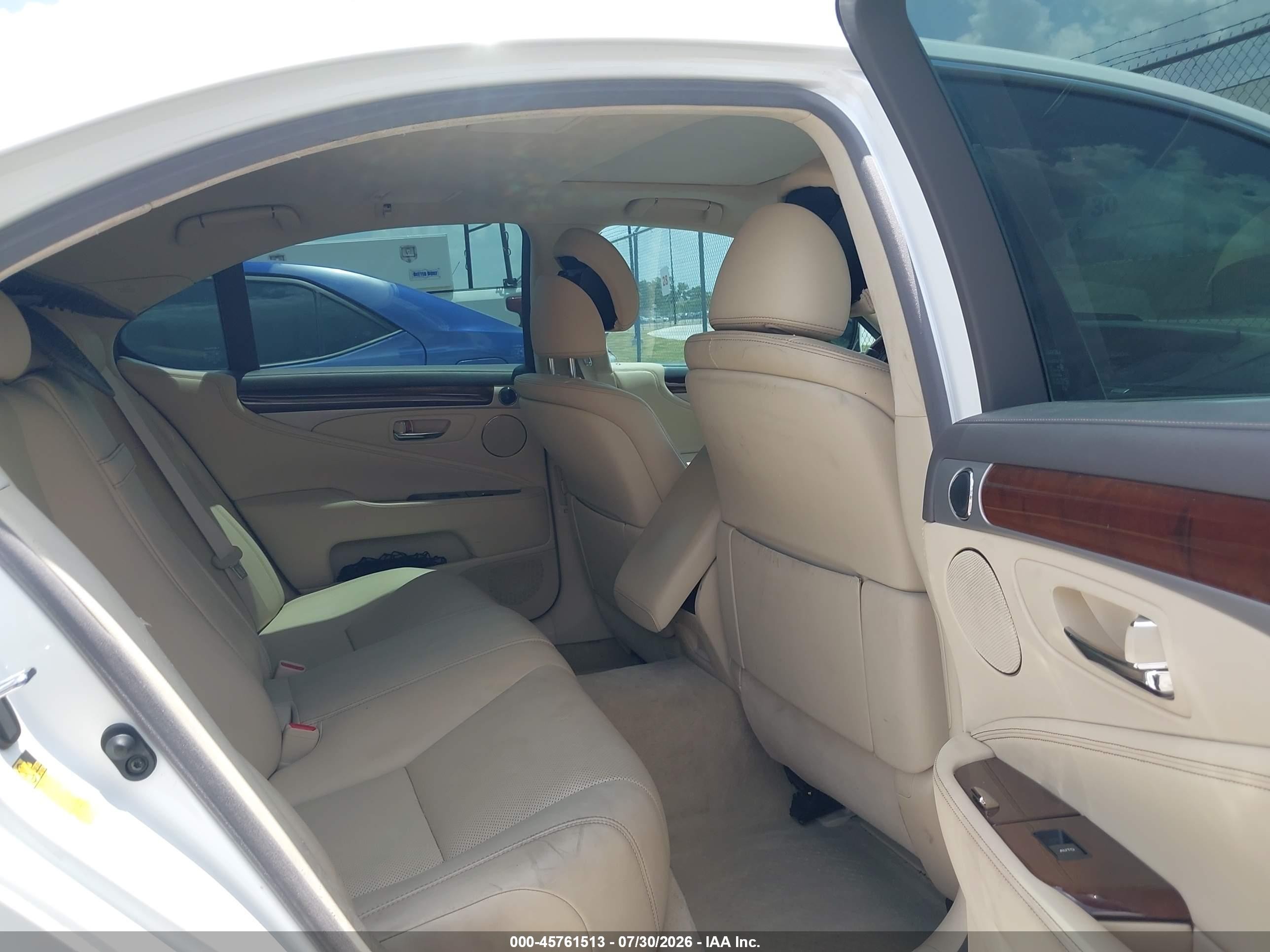 2015 Lexus Ls 460   White vin: JTHBL5EF6F5135469