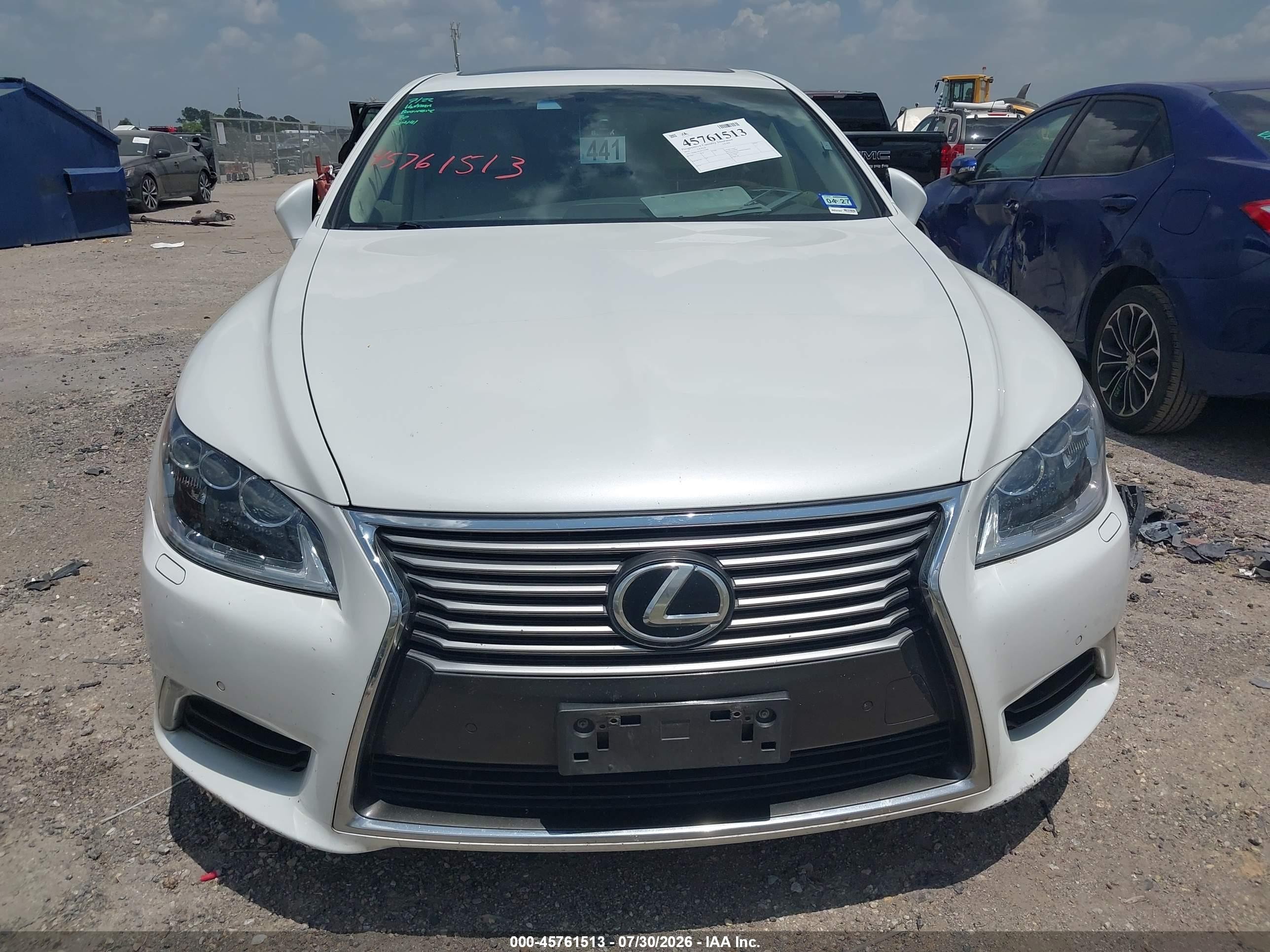 2015 Lexus Ls 460   White vin: JTHBL5EF6F5135469