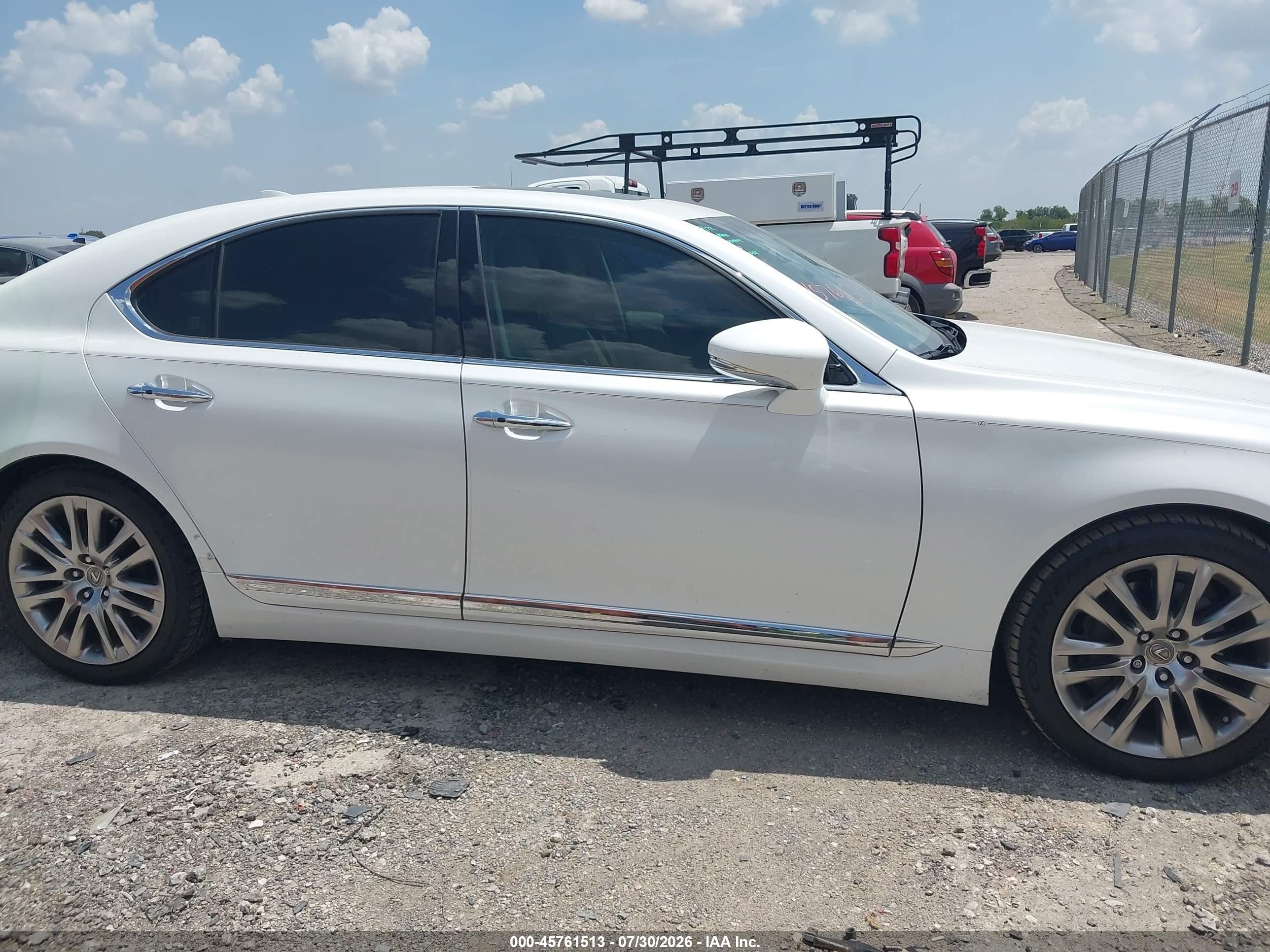 2015 Lexus Ls 460   White vin: JTHBL5EF6F5135469