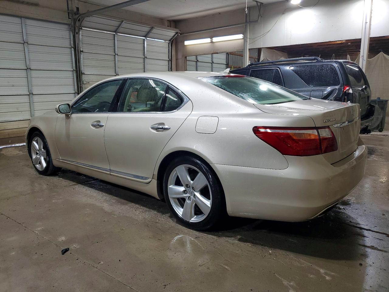 2010 Lexus Ls 460 Бежевый vin: JTHBL5EF7A5100576