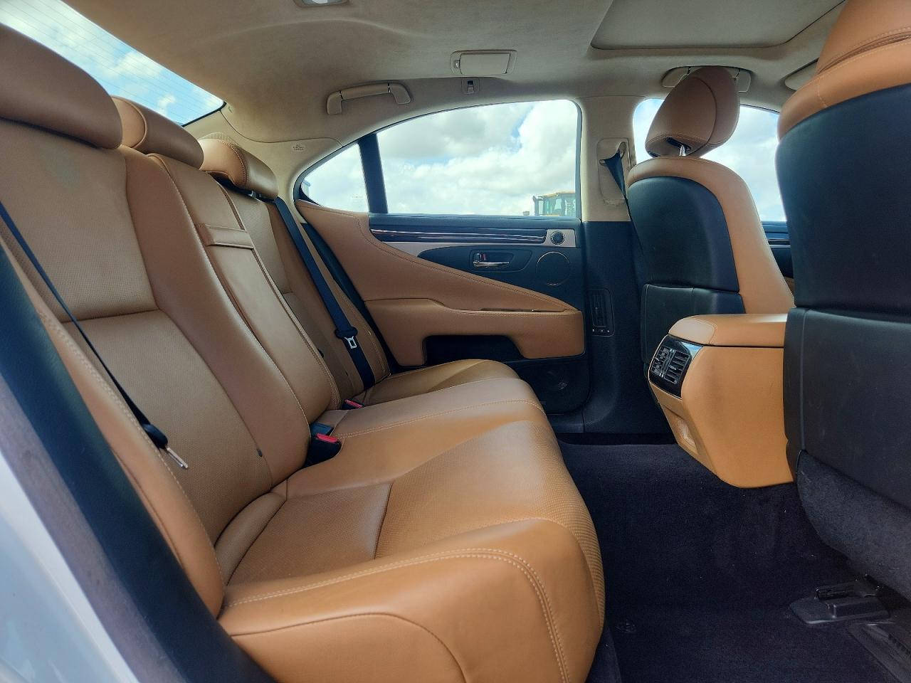 2015 Lexus Ls 460 White vin: JTHBL5EF7F5133293