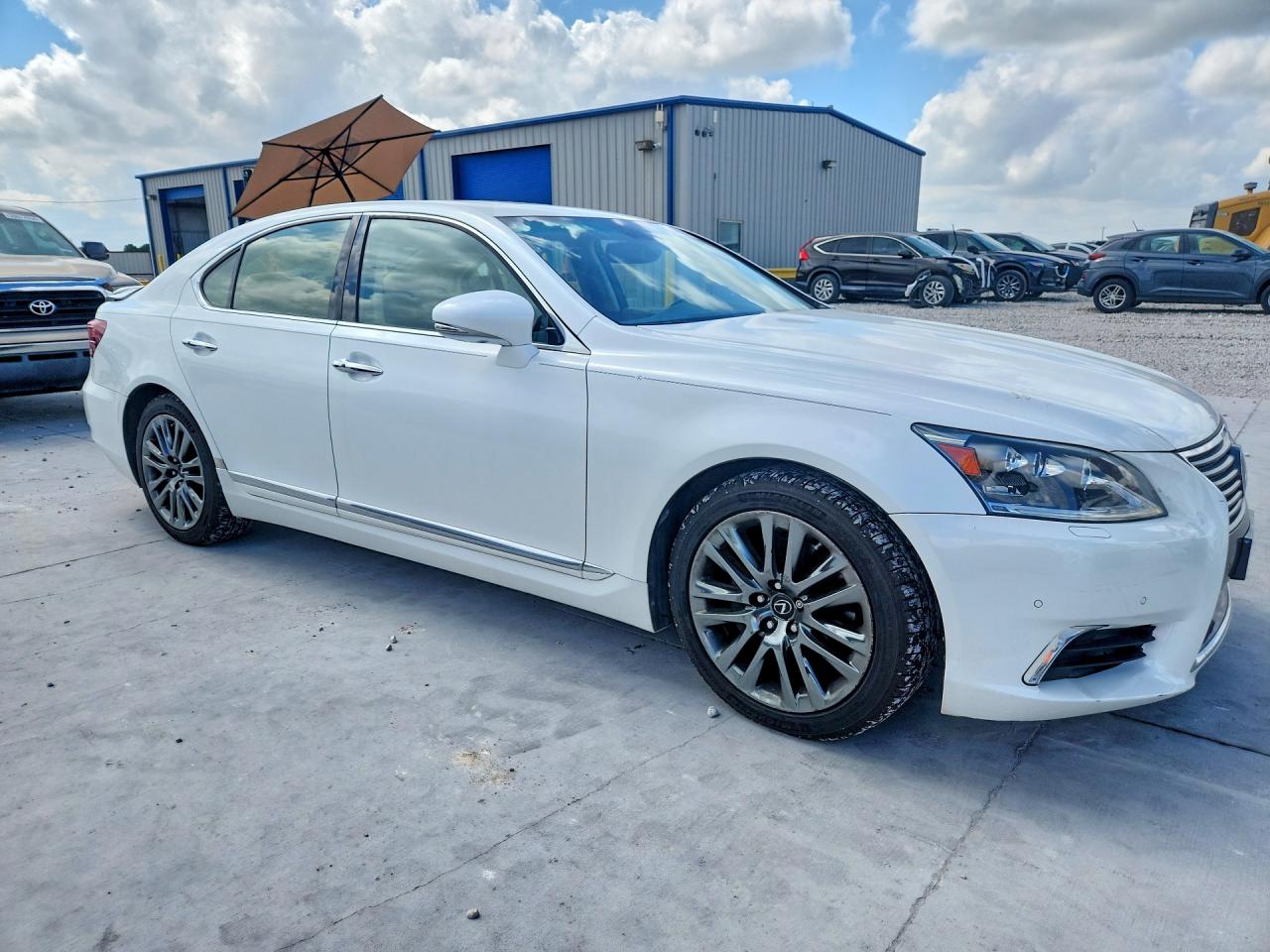 2015 Lexus Ls 460 White vin: JTHBL5EF7F5133293