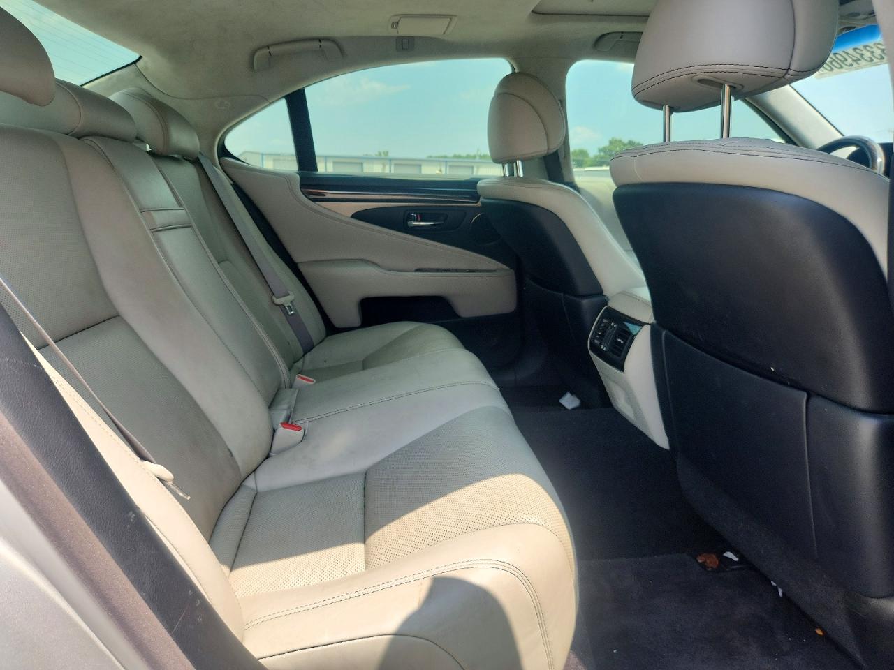 2015 Lexus Ls 460 Silver vin: JTHBL5EF7F5137425