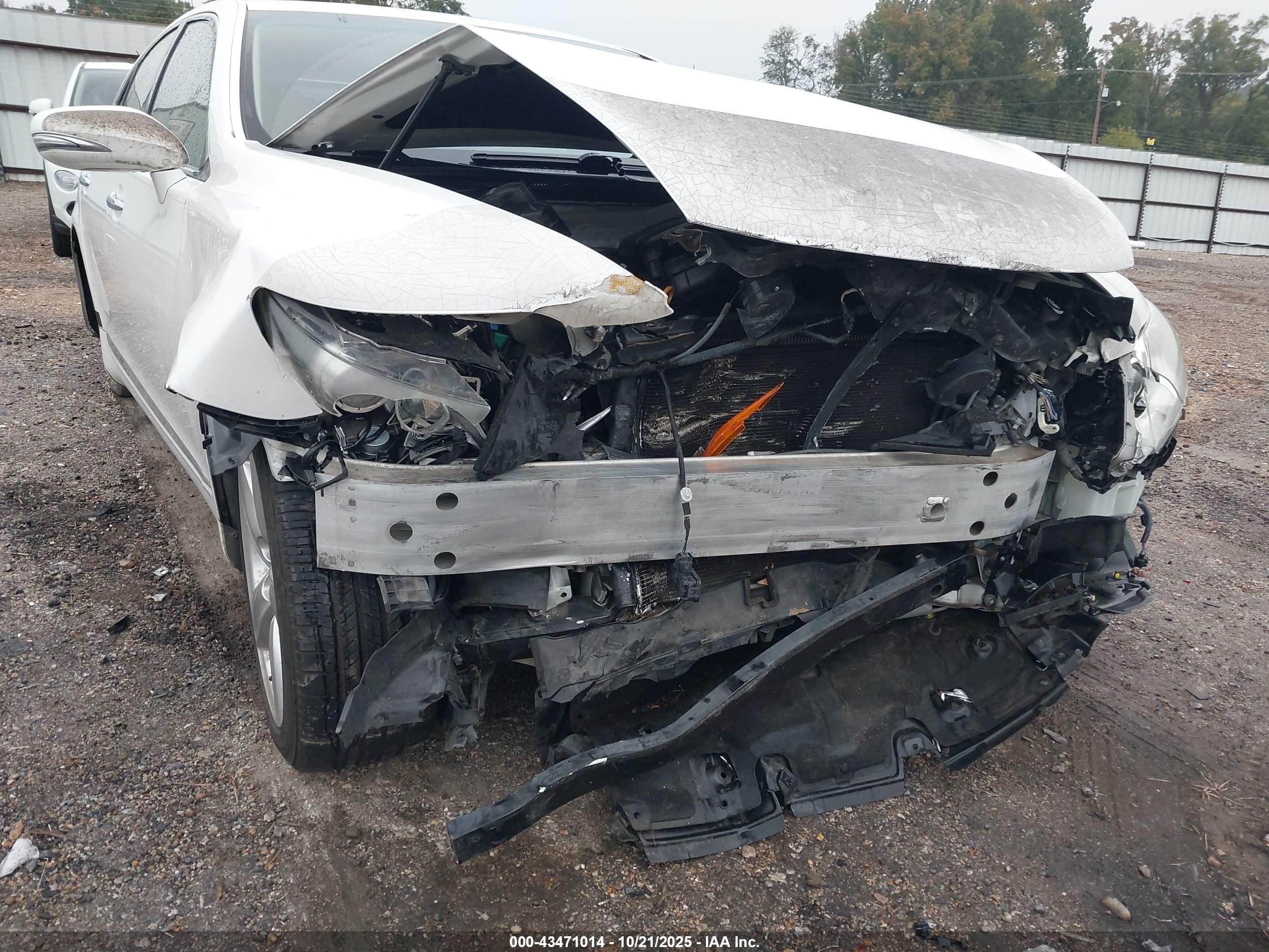 2010 Lexus Ls 460   Белый vin: JTHBL5EF8A5097459