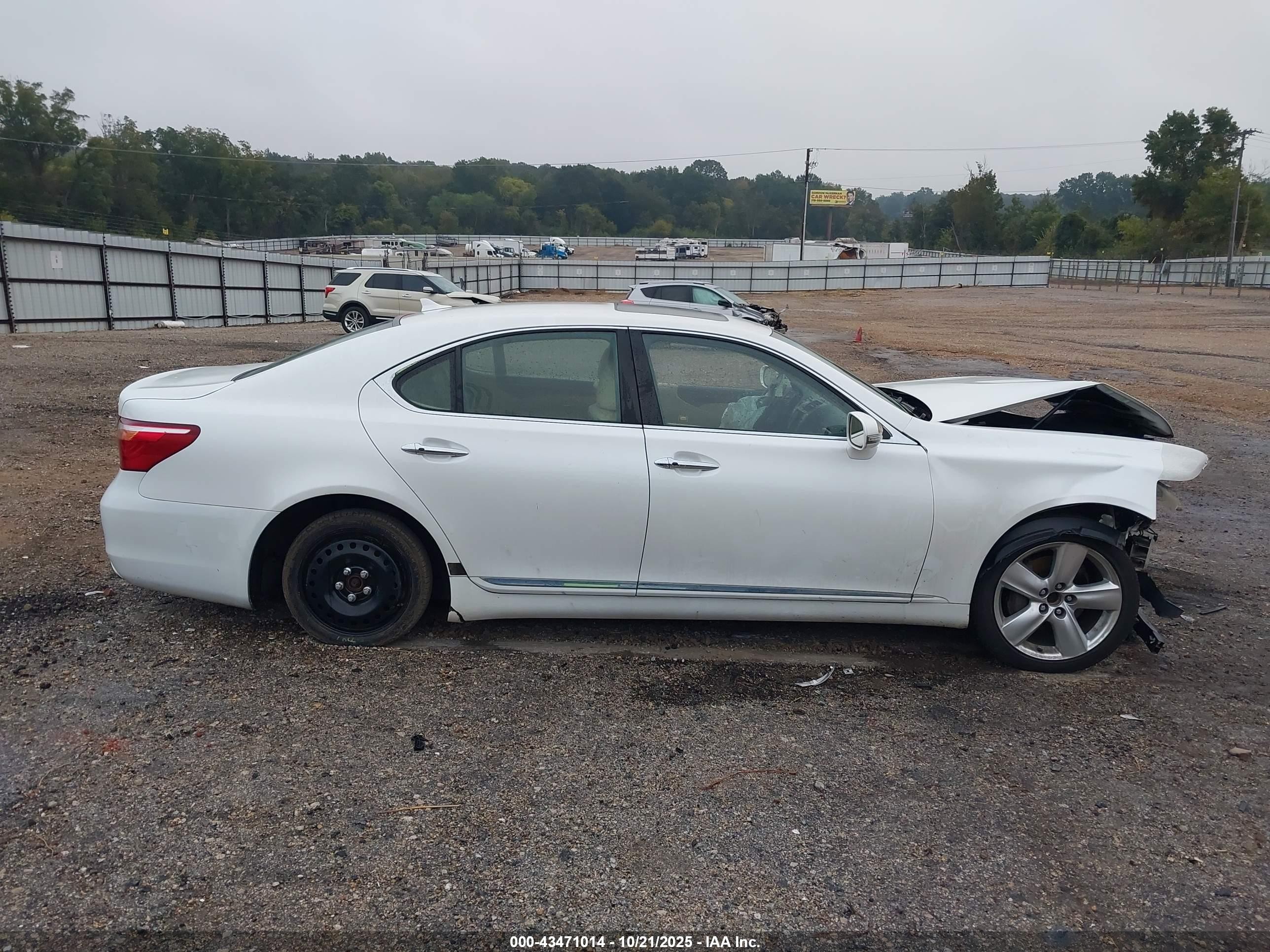 2010 Lexus Ls 460   Белый vin: JTHBL5EF8A5097459