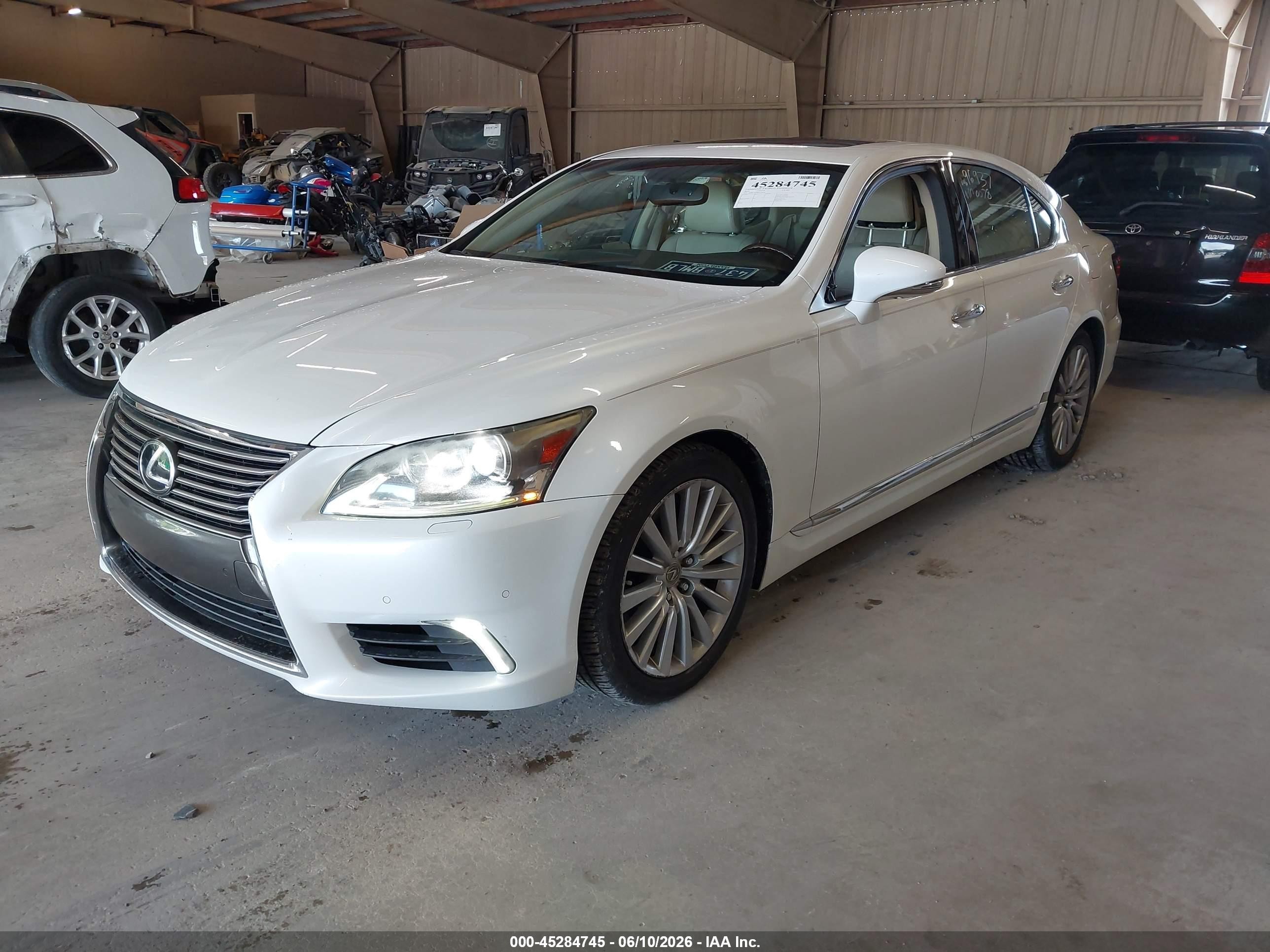 2013 Lexus Ls 460   White vin: JTHBL5EF8D5120078