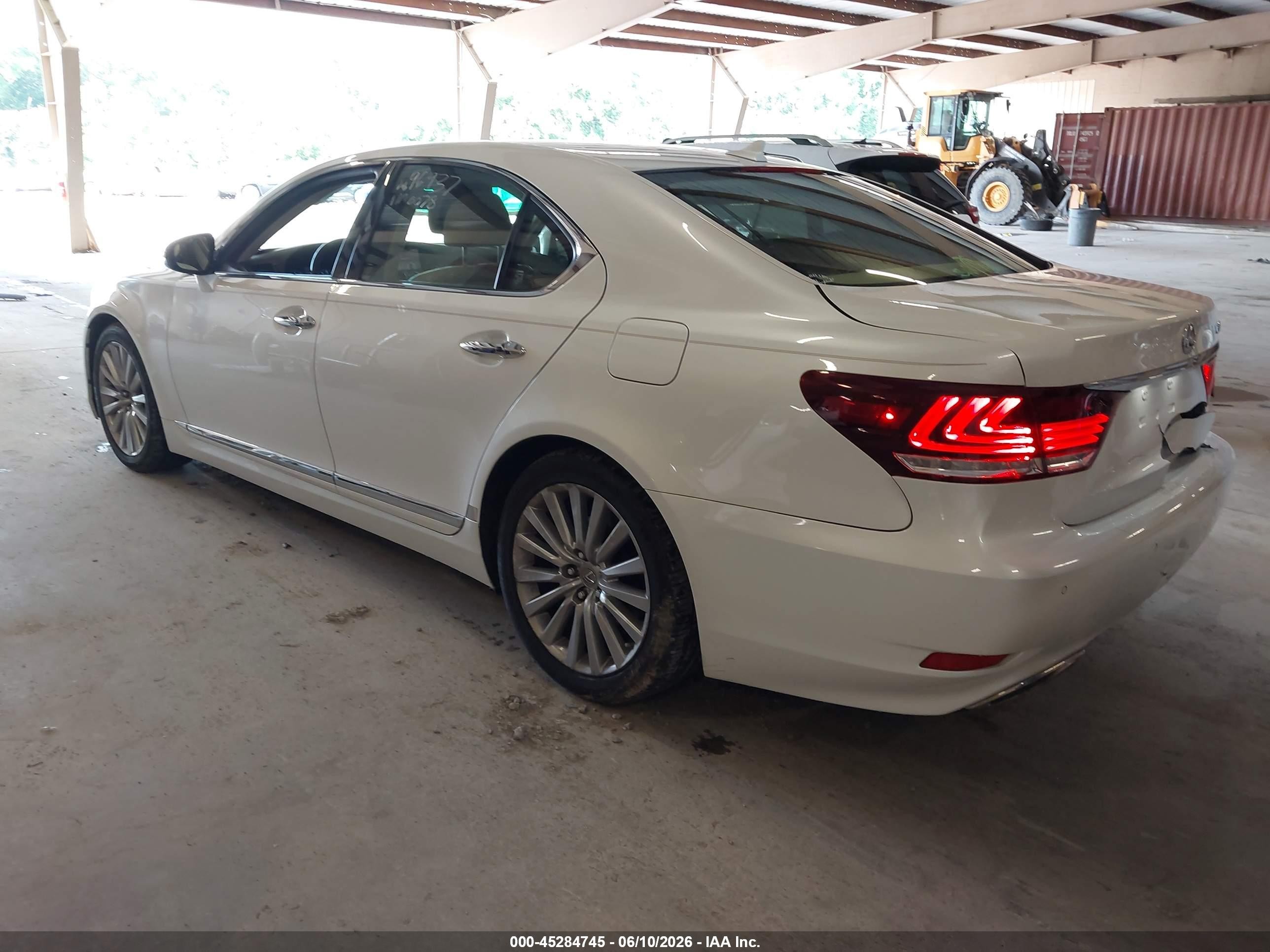 2013 Lexus Ls 460   White vin: JTHBL5EF8D5120078