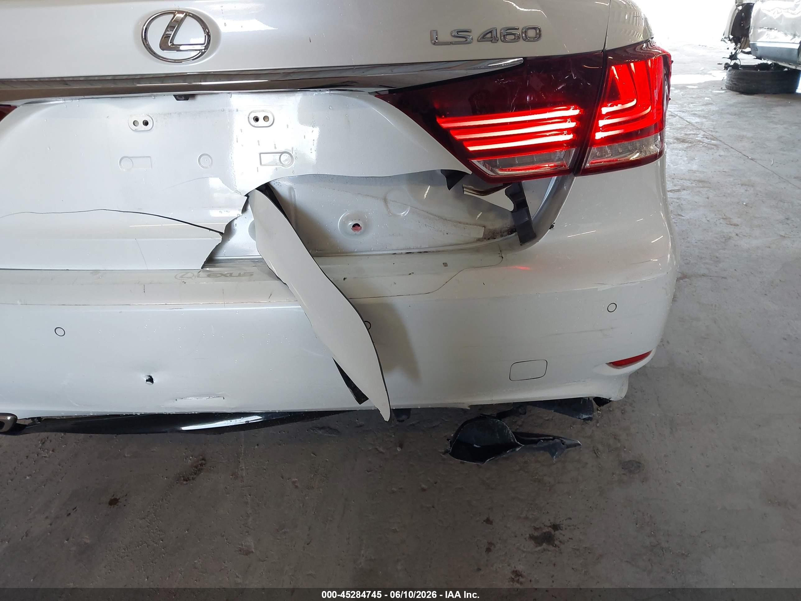 2013 Lexus Ls 460   White vin: JTHBL5EF8D5120078