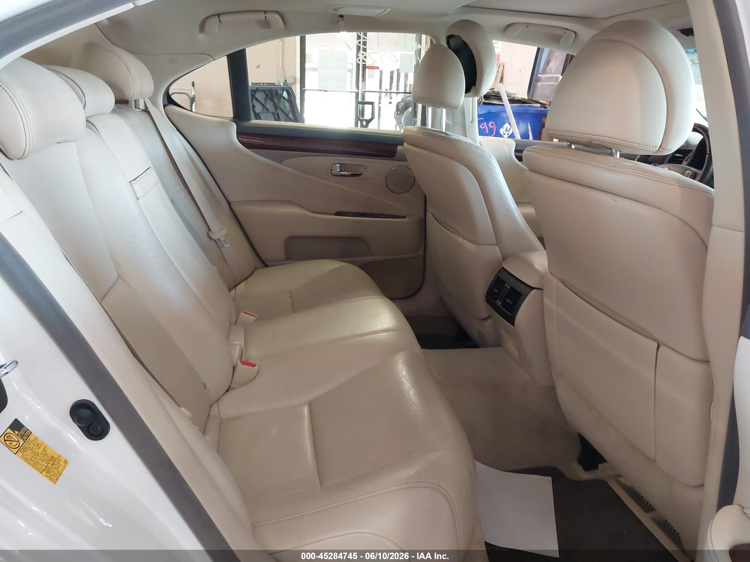 2013 Lexus Ls 460   White vin: JTHBL5EF8D5120078
