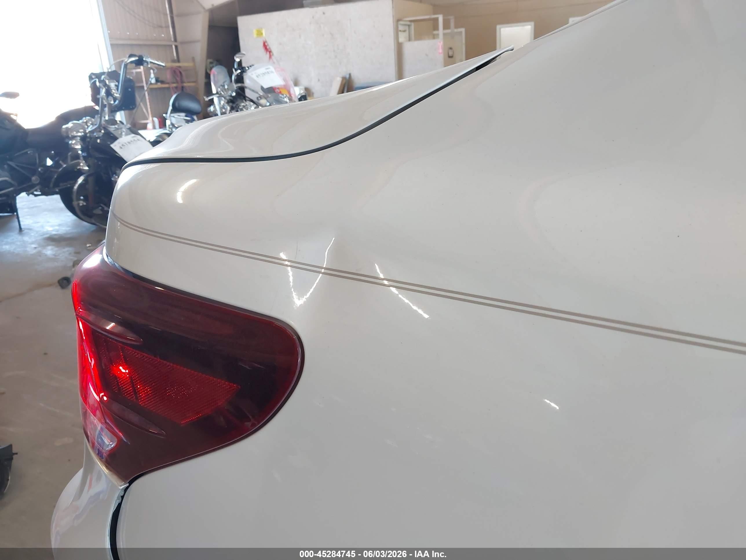 2013 Lexus Ls 460   White vin: JTHBL5EF8D5120078