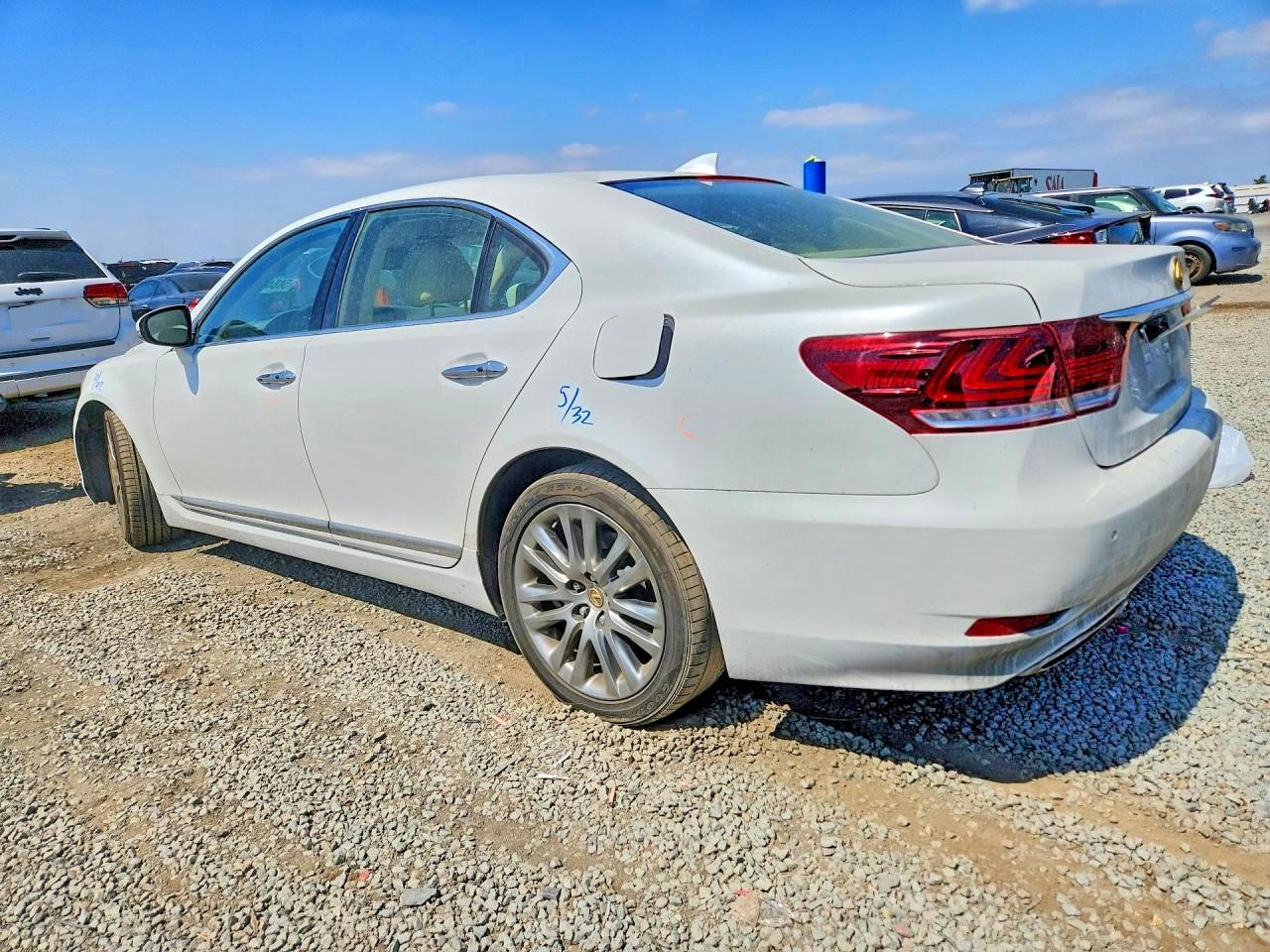 2014 Lexus Ls 460 White vin: JTHBL5EF8E5130482