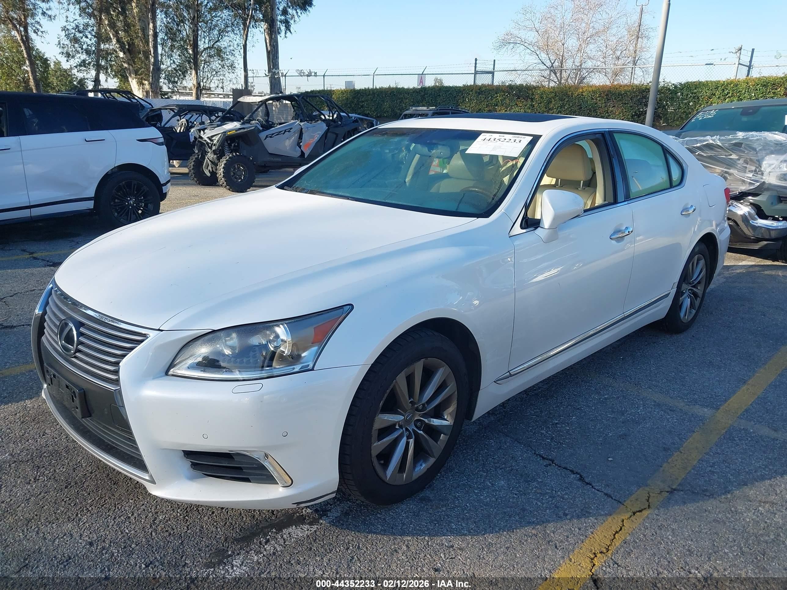 2015 Lexus Ls 460   White vin: JTHBL5EF8F5138437