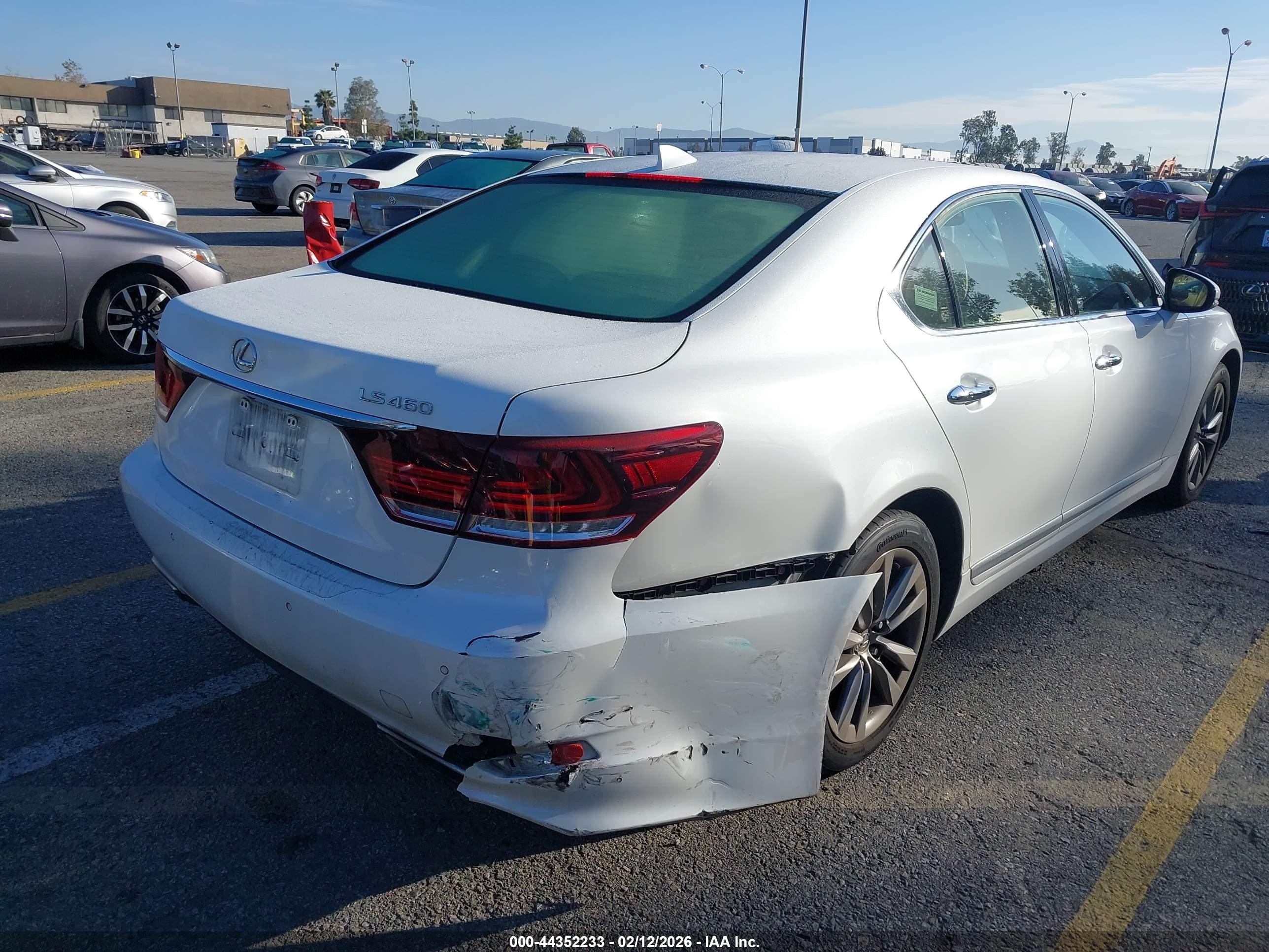 2015 Lexus Ls 460   White vin: JTHBL5EF8F5138437