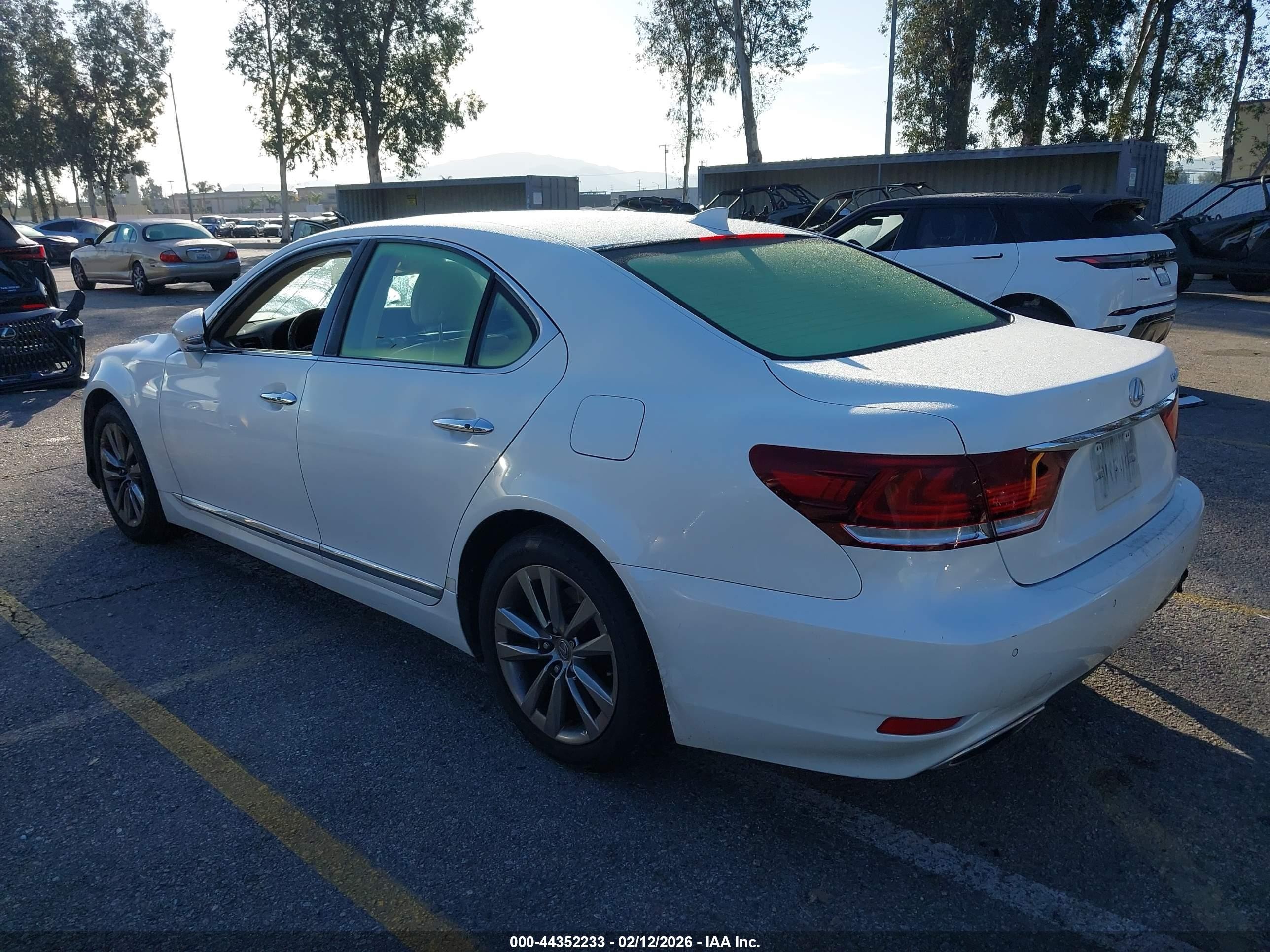 2015 Lexus Ls 460   White vin: JTHBL5EF8F5138437