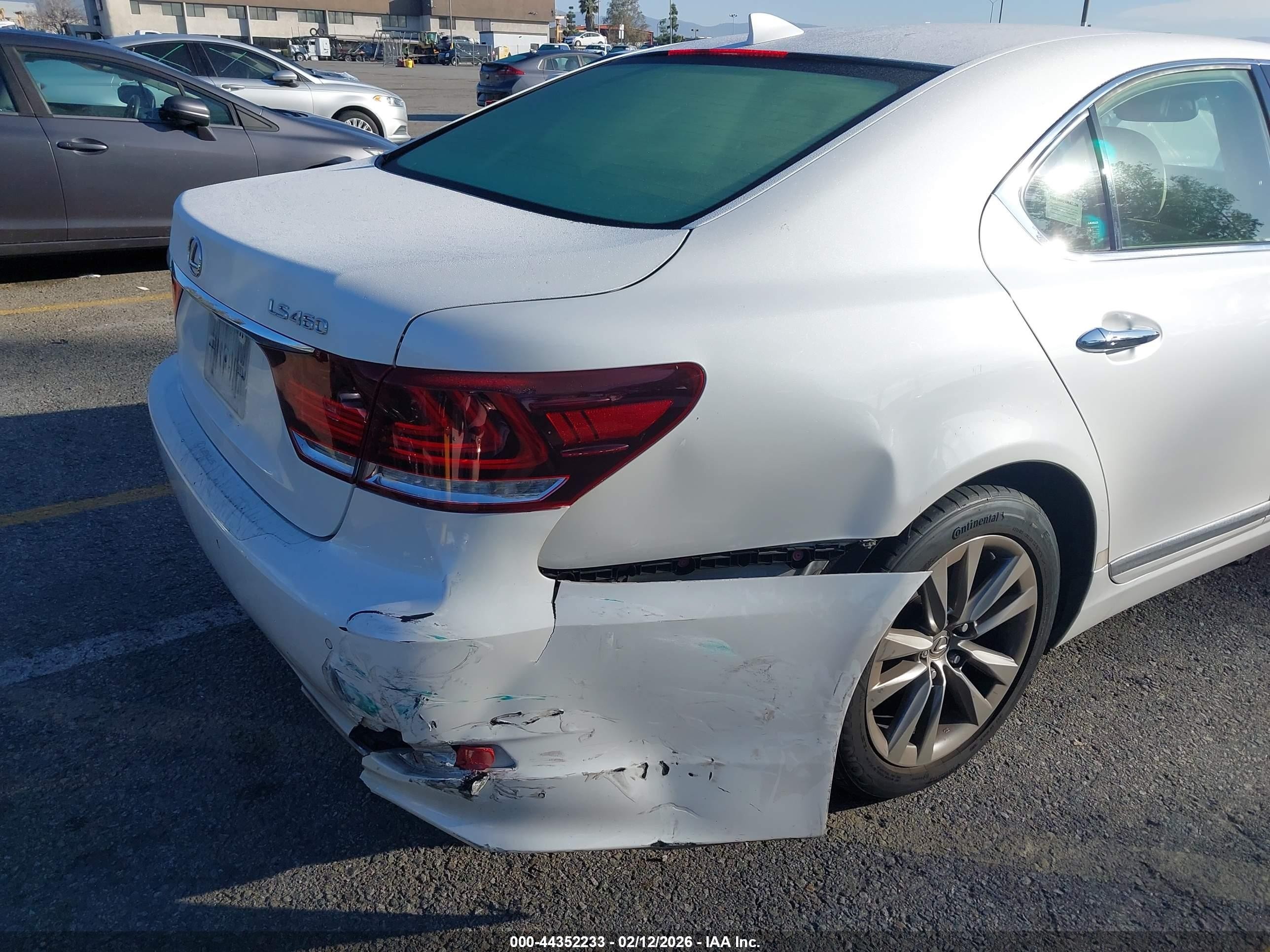 2015 Lexus Ls 460   White vin: JTHBL5EF8F5138437