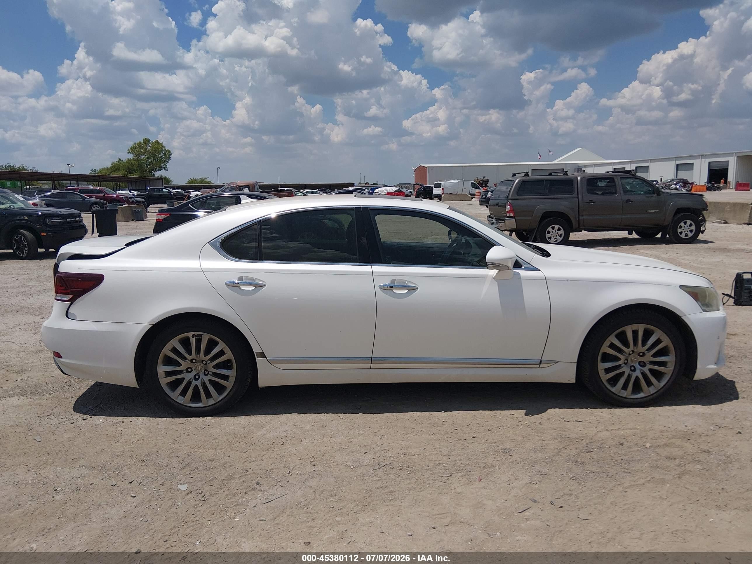 2013 Lexus Ls 460   White vin: JTHBL5EF9D5124673