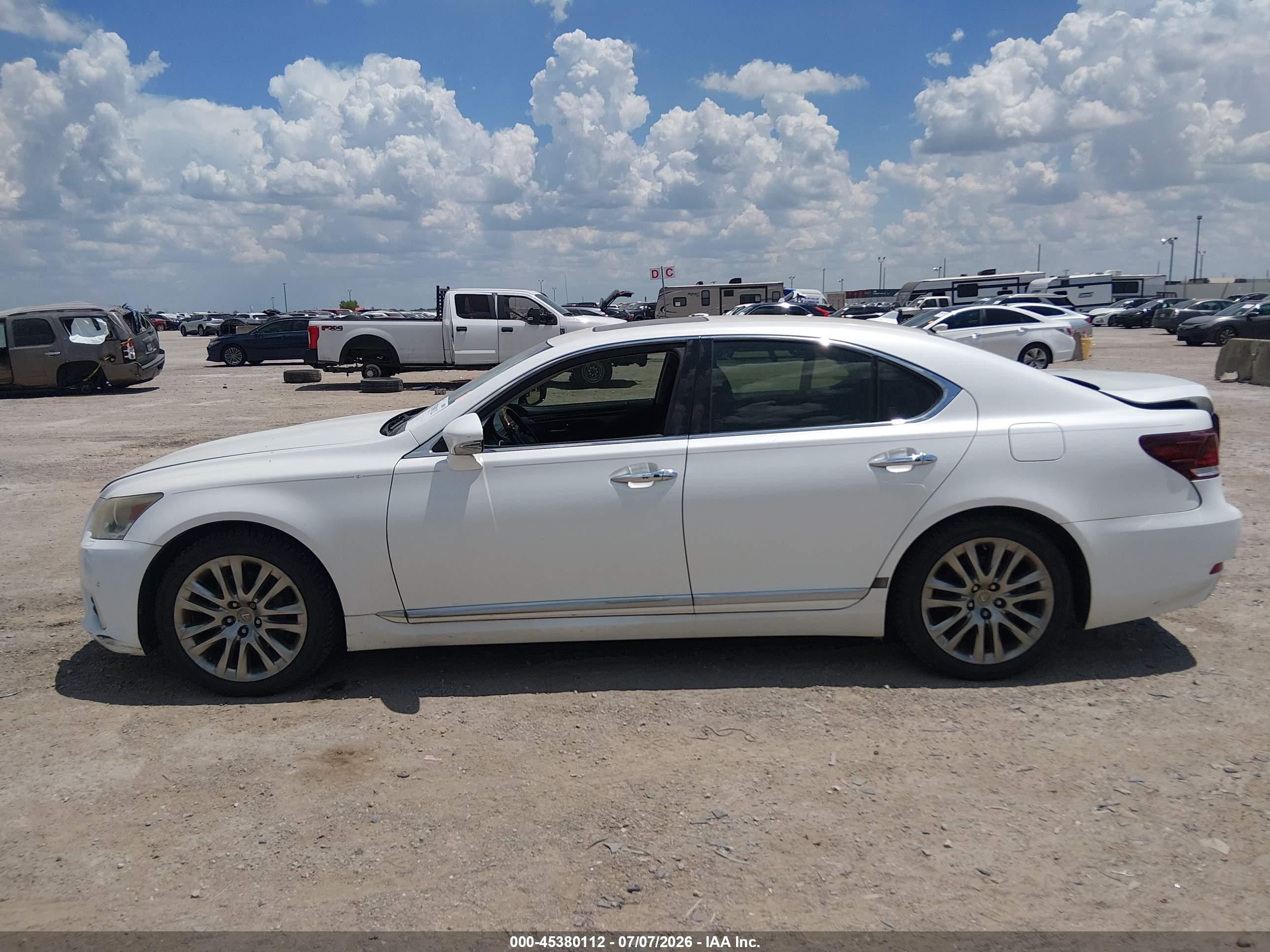 2013 Lexus Ls 460   White vin: JTHBL5EF9D5124673