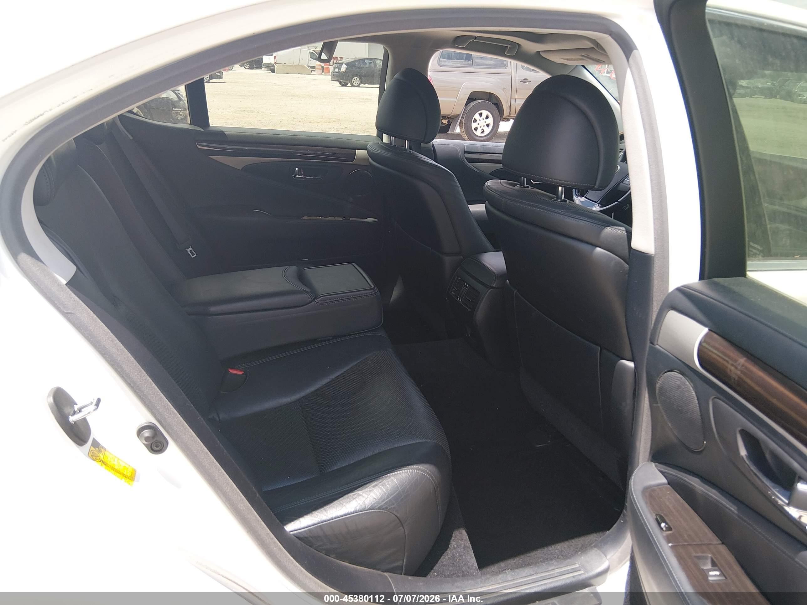 2013 Lexus Ls 460   White vin: JTHBL5EF9D5124673