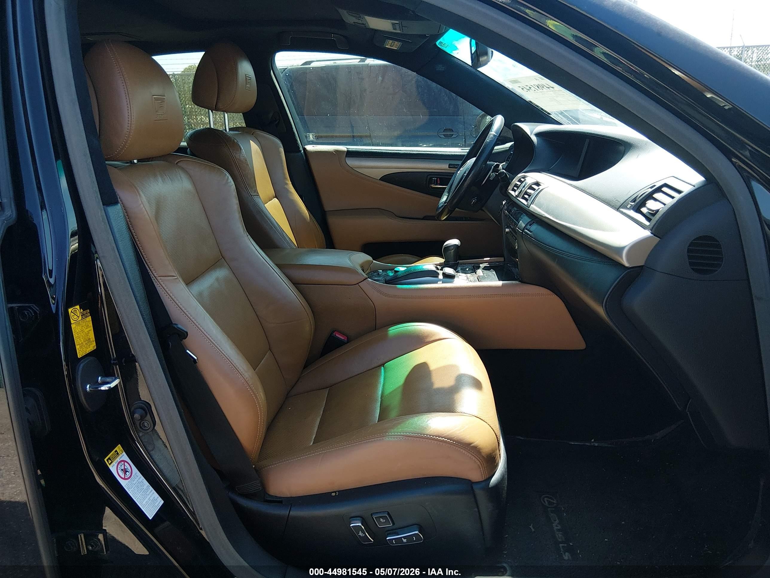 2014 Lexus Ls 460   Black vin: JTHBL5EF9E5127722