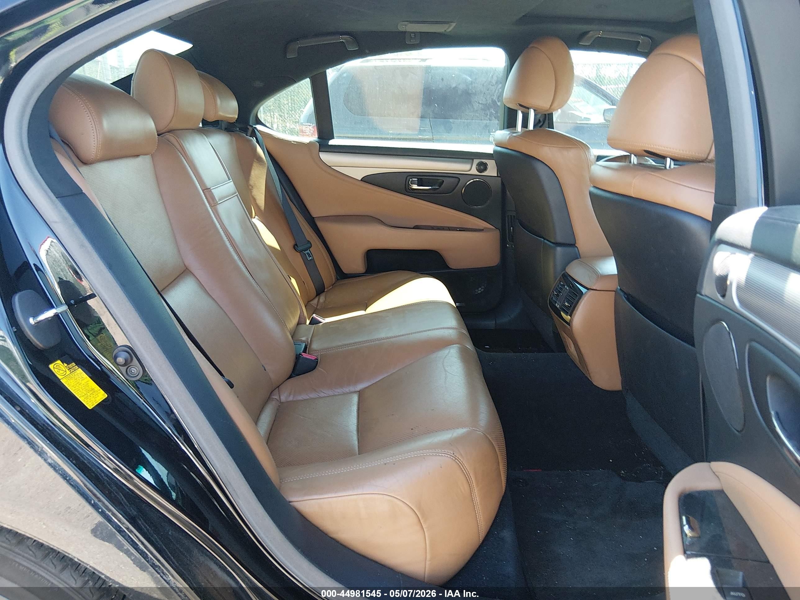 2014 Lexus Ls 460   Black vin: JTHBL5EF9E5127722
