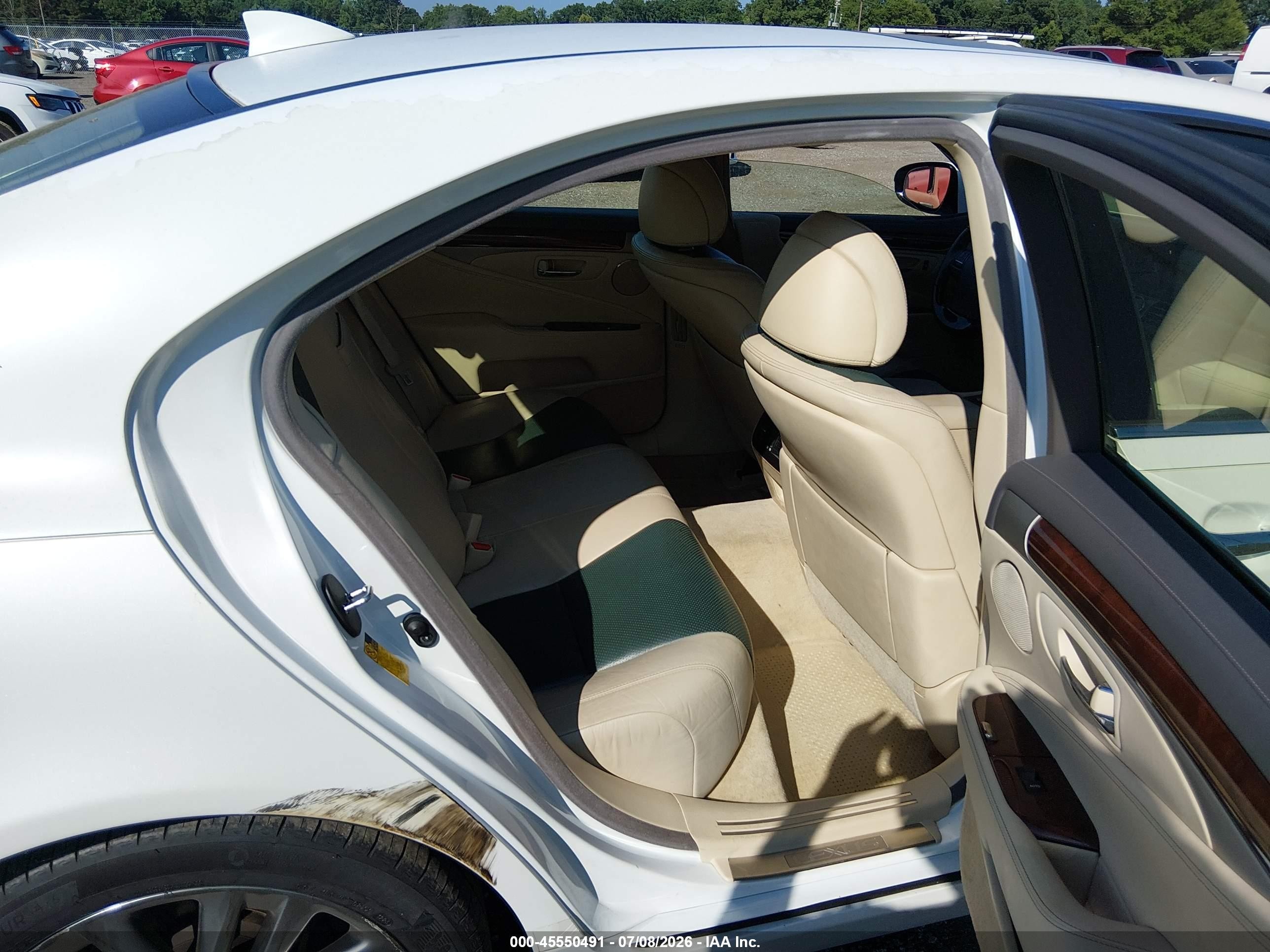 2014 Lexus Ls 460   White vin: JTHBL5EF9E5128580