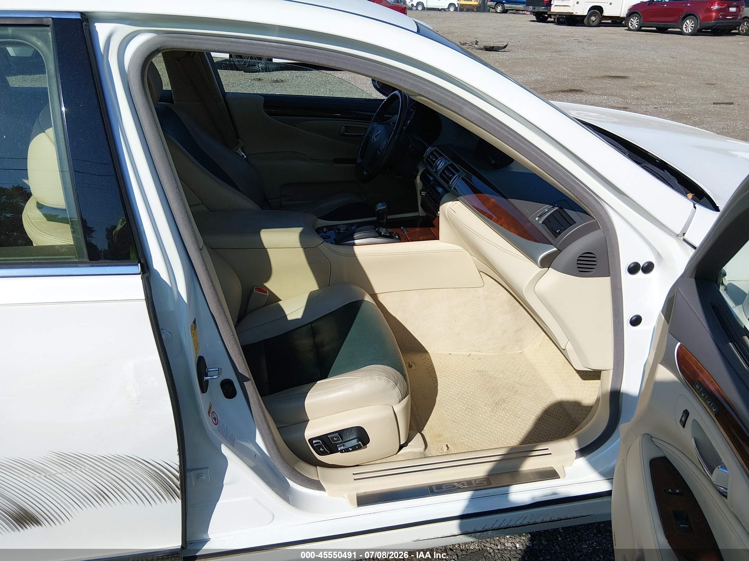 2014 Lexus Ls 460   White vin: JTHBL5EF9E5128580