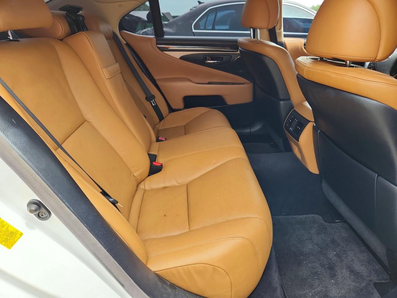 2015 Lexus Ls 460 Белый vin: JTHBL5EF9F5133537