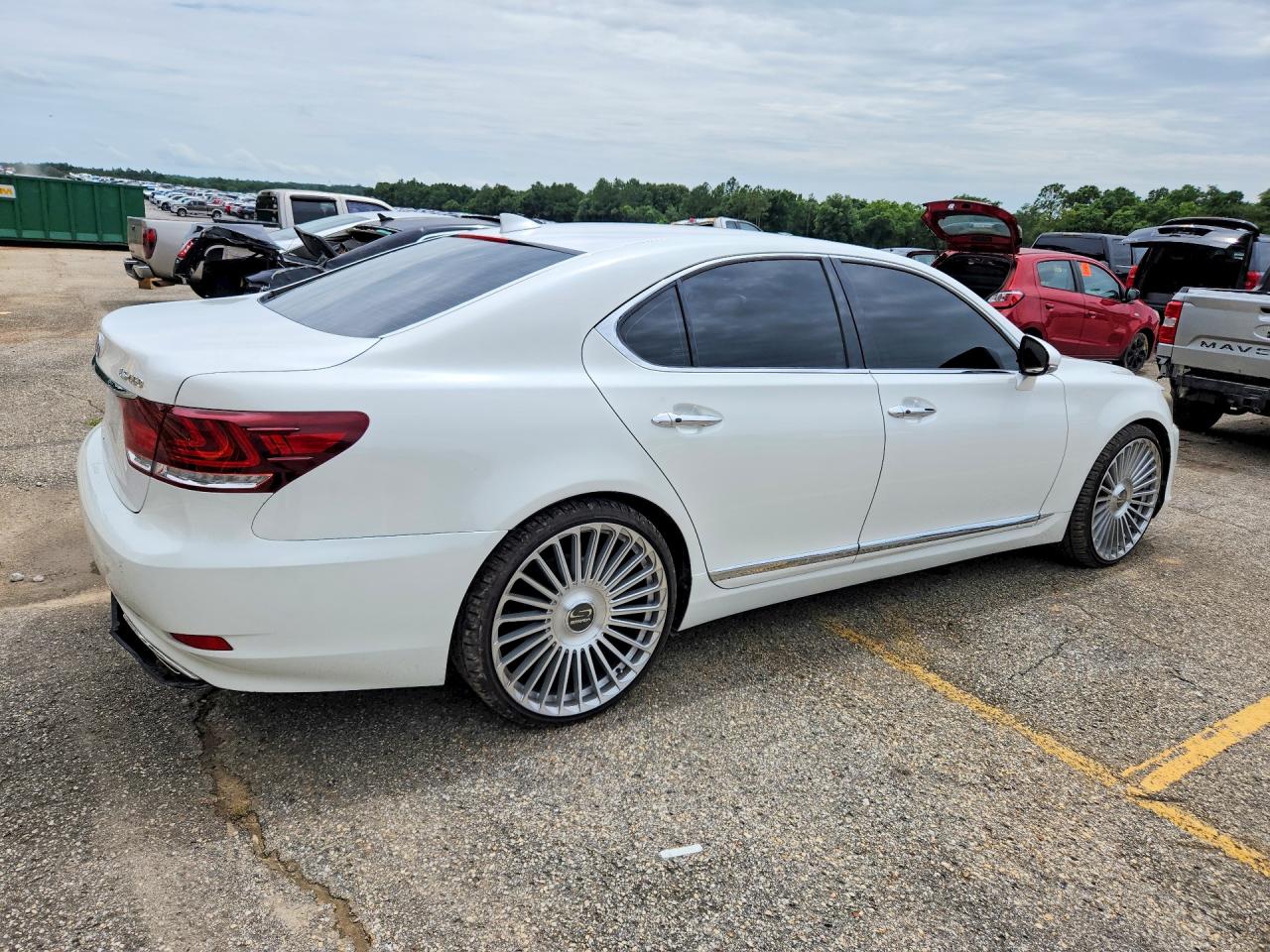 2015 Lexus Ls 460 Белый vin: JTHBL5EF9F5133537