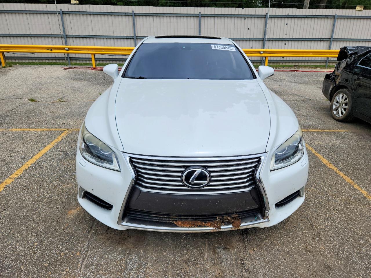 2015 Lexus Ls 460 Белый vin: JTHBL5EF9F5133537