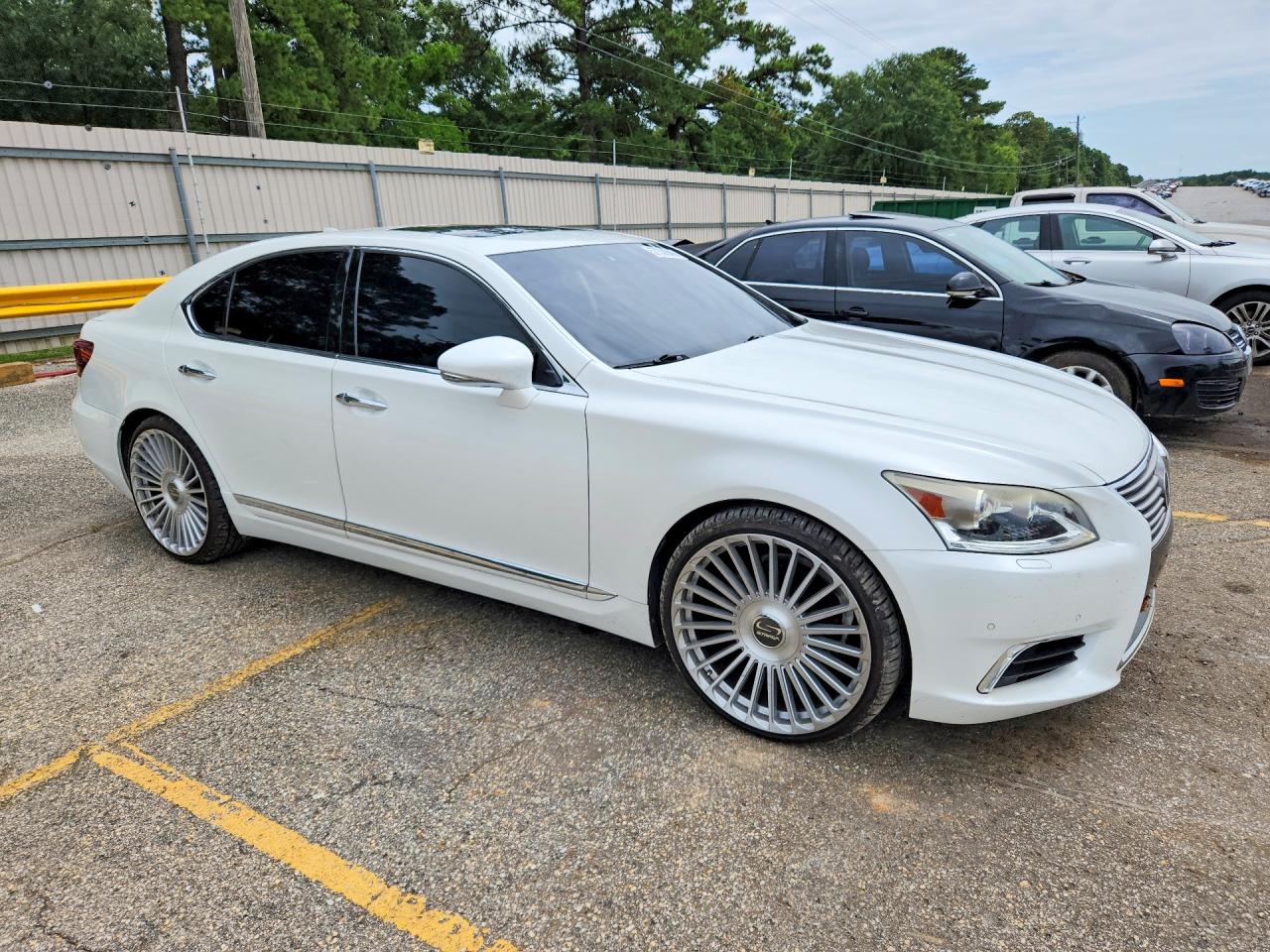 2015 Lexus Ls 460 Белый vin: JTHBL5EF9F5133537
