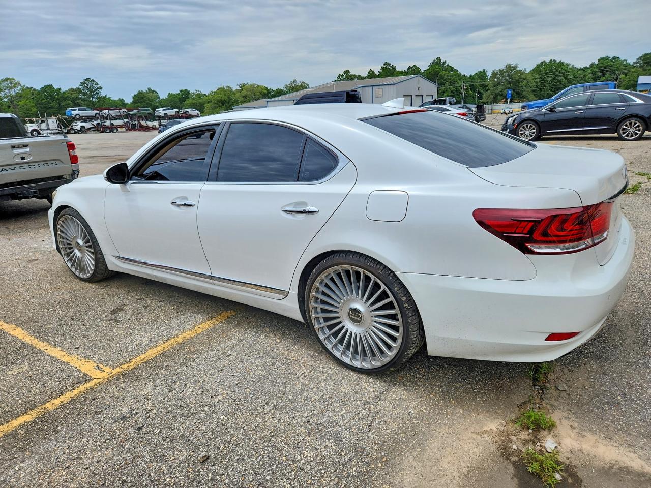 2015 Lexus Ls 460 Белый vin: JTHBL5EF9F5133537