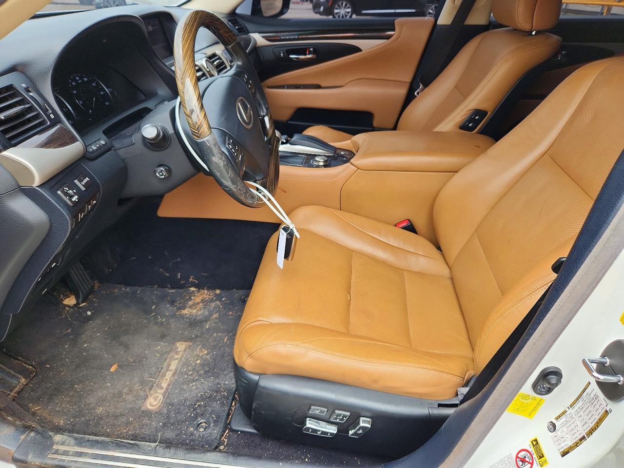 2015 Lexus Ls 460 Белый vin: JTHBL5EF9F5133537