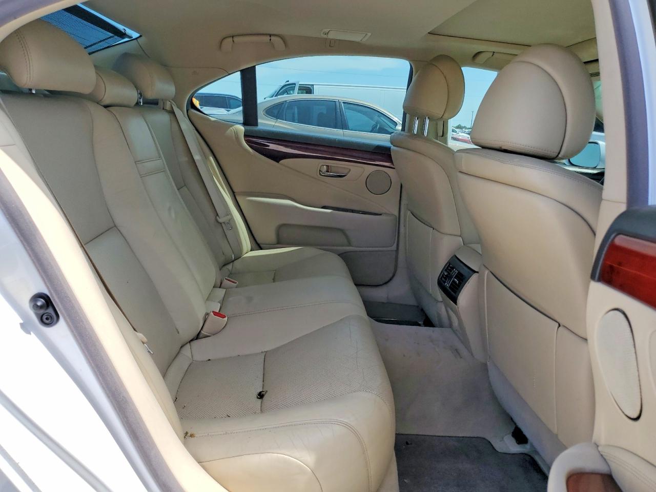 2011 Lexus Ls 460 White vin: JTHBL5EFXB5103019