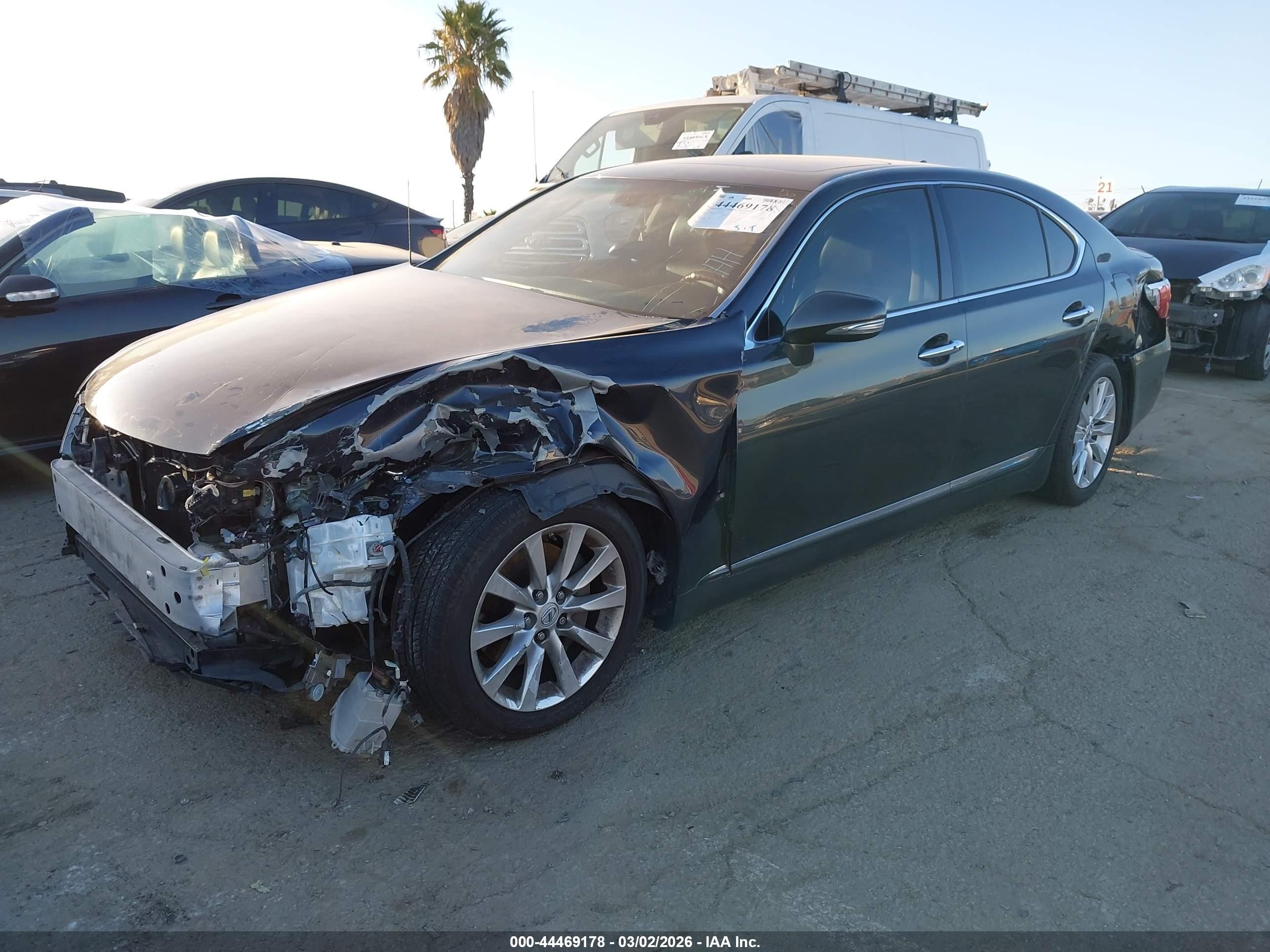 2011 Lexus Ls 460   Серый vin: JTHBL5EFXB5103540