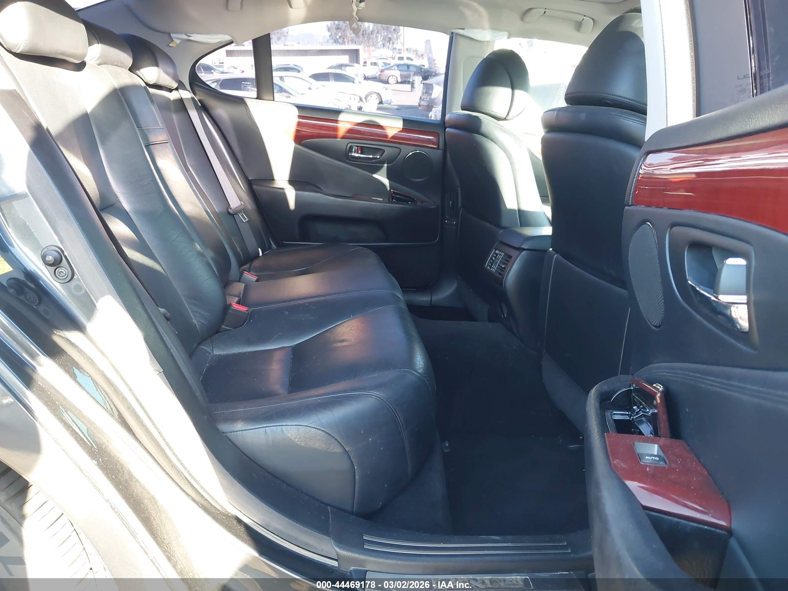 2011 Lexus Ls 460   Серый vin: JTHBL5EFXB5103540
