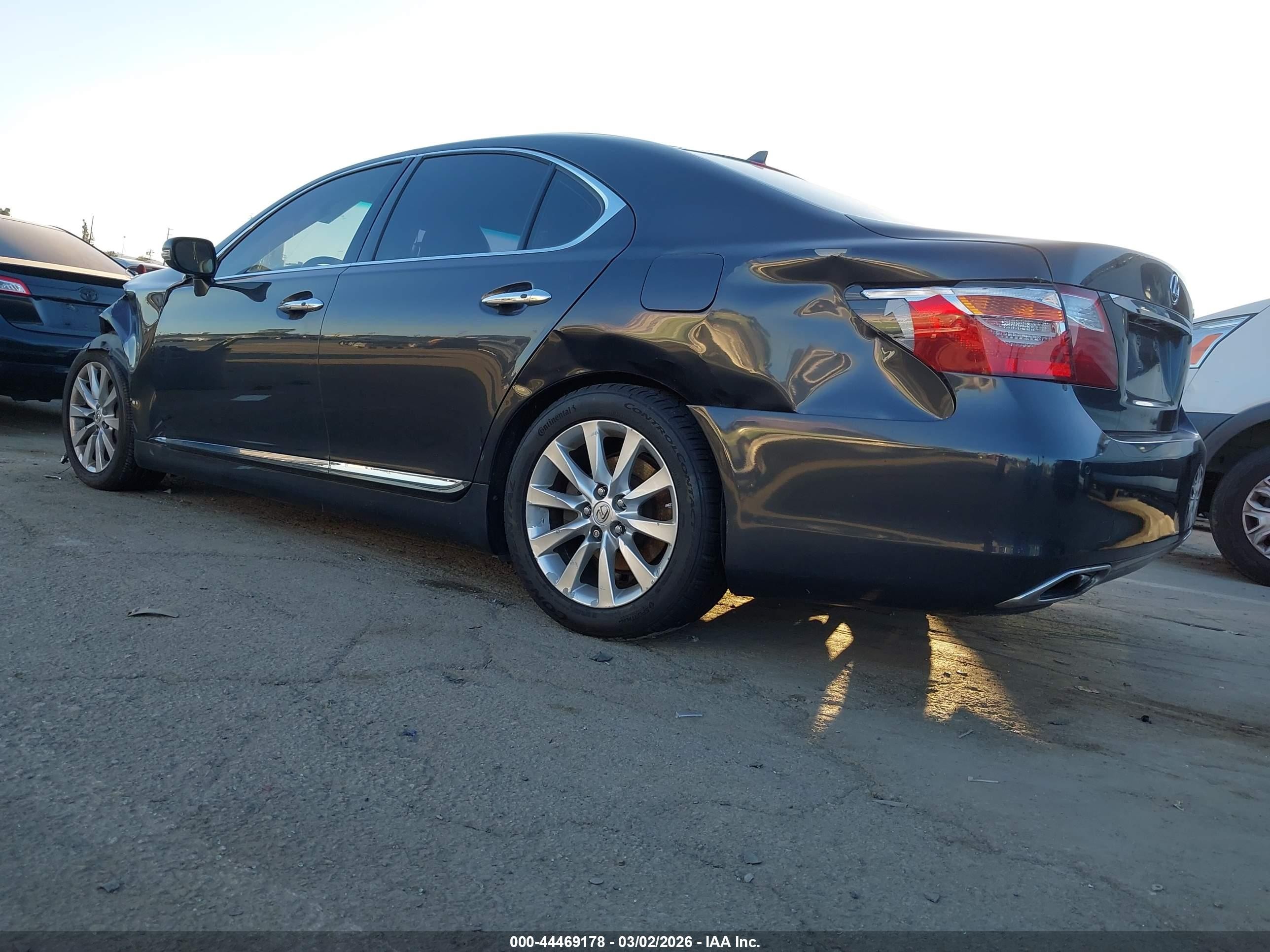 2011 Lexus Ls 460   Серый vin: JTHBL5EFXB5103540