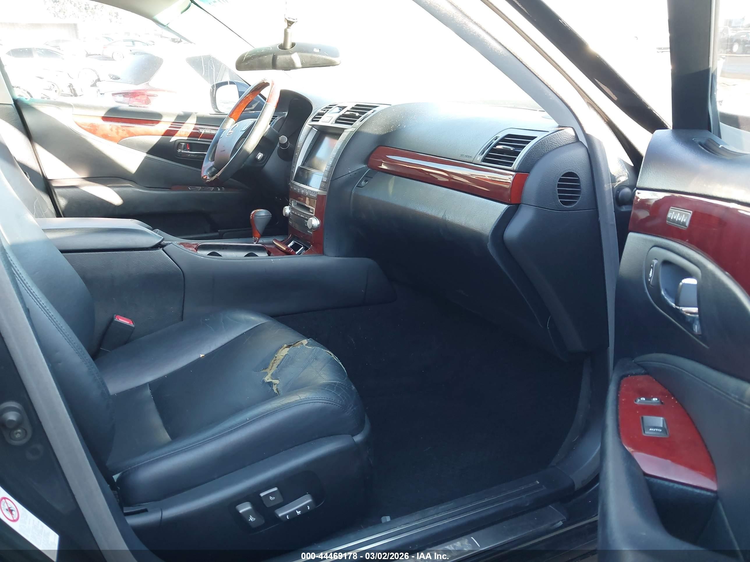 2011 Lexus Ls 460   Серый vin: JTHBL5EFXB5103540