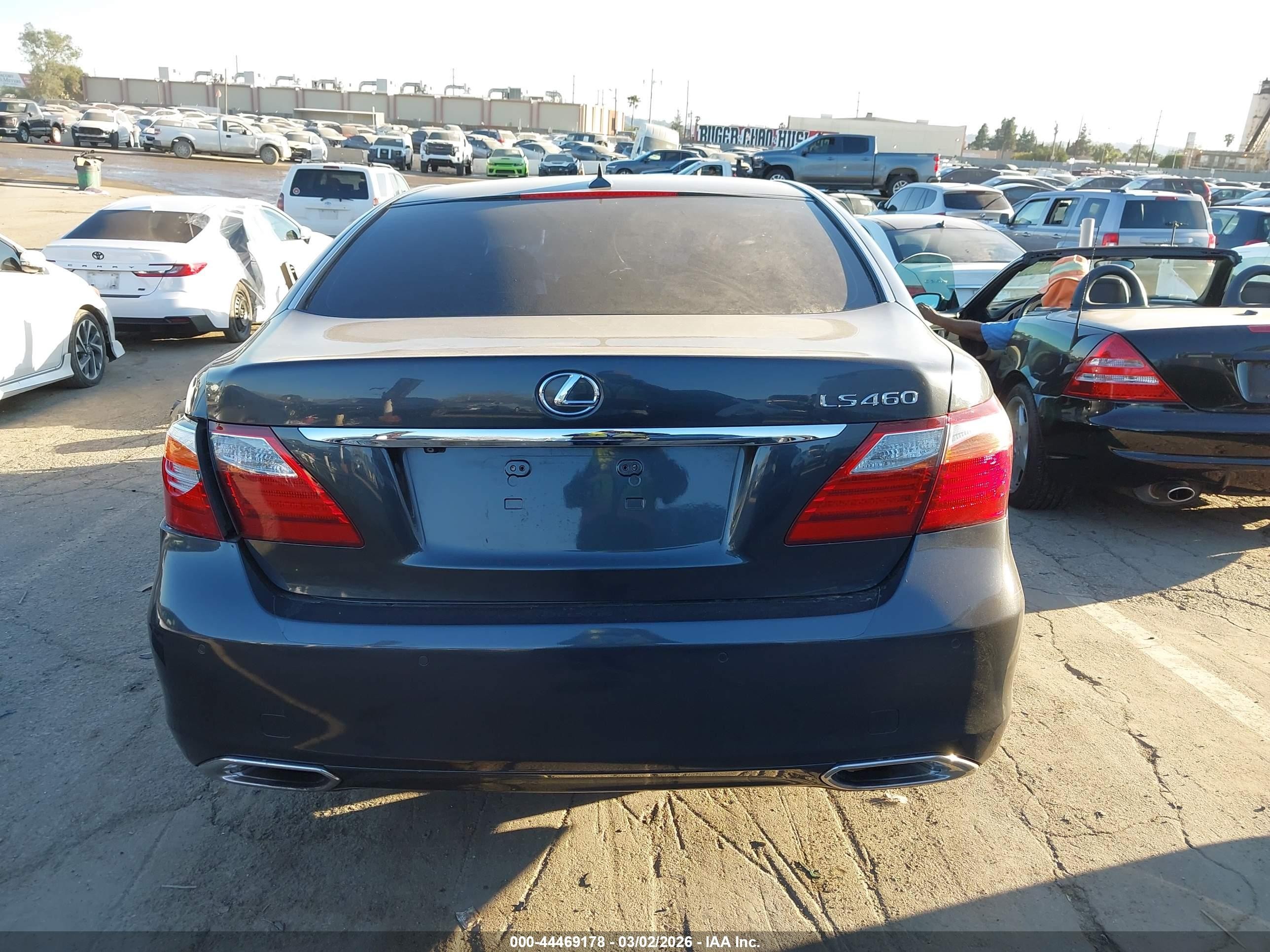 2011 Lexus Ls 460   Серый vin: JTHBL5EFXB5103540