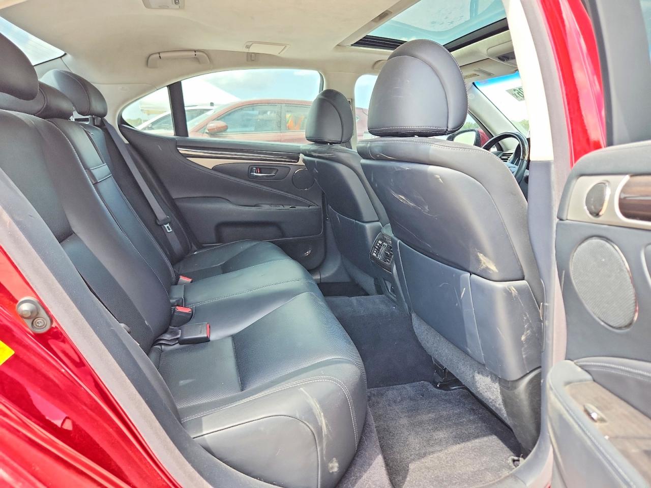 2014 Lexus Ls 500 Red vin: JTHBL5EFXE5125462