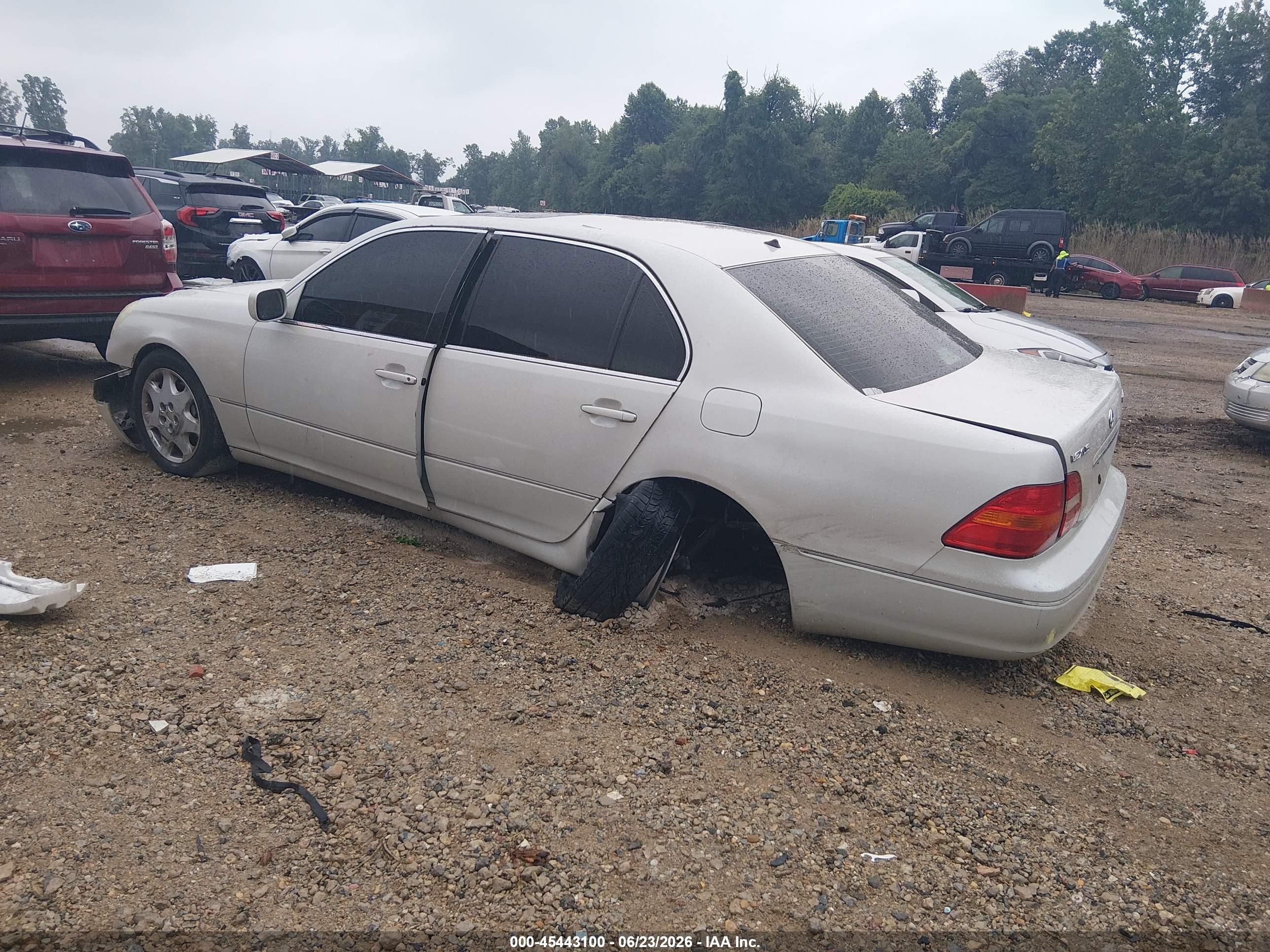 2002 Lexus Ls 430   White vin: JTHBN30F020057168