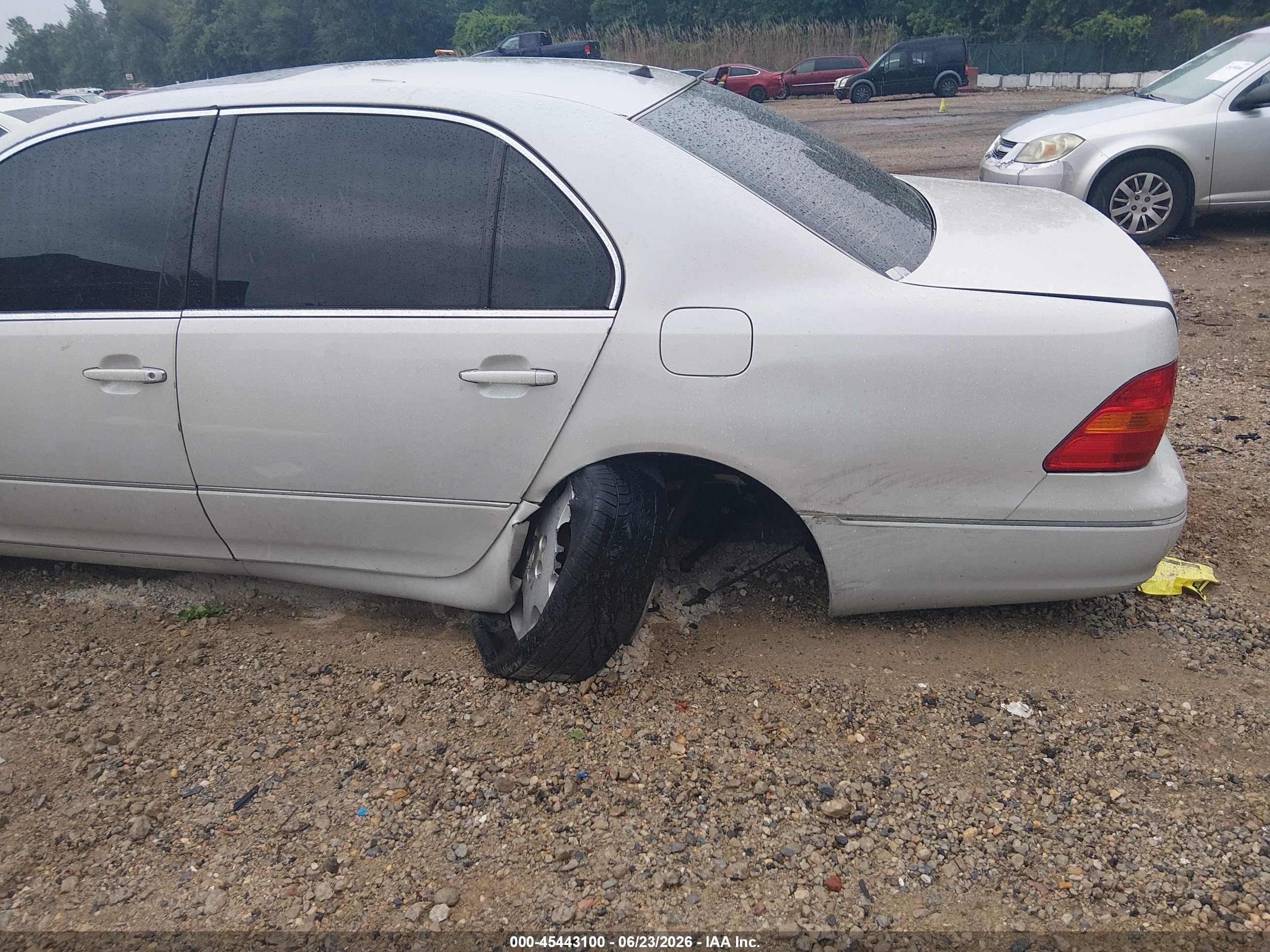 2002 Lexus Ls 430   White vin: JTHBN30F020057168