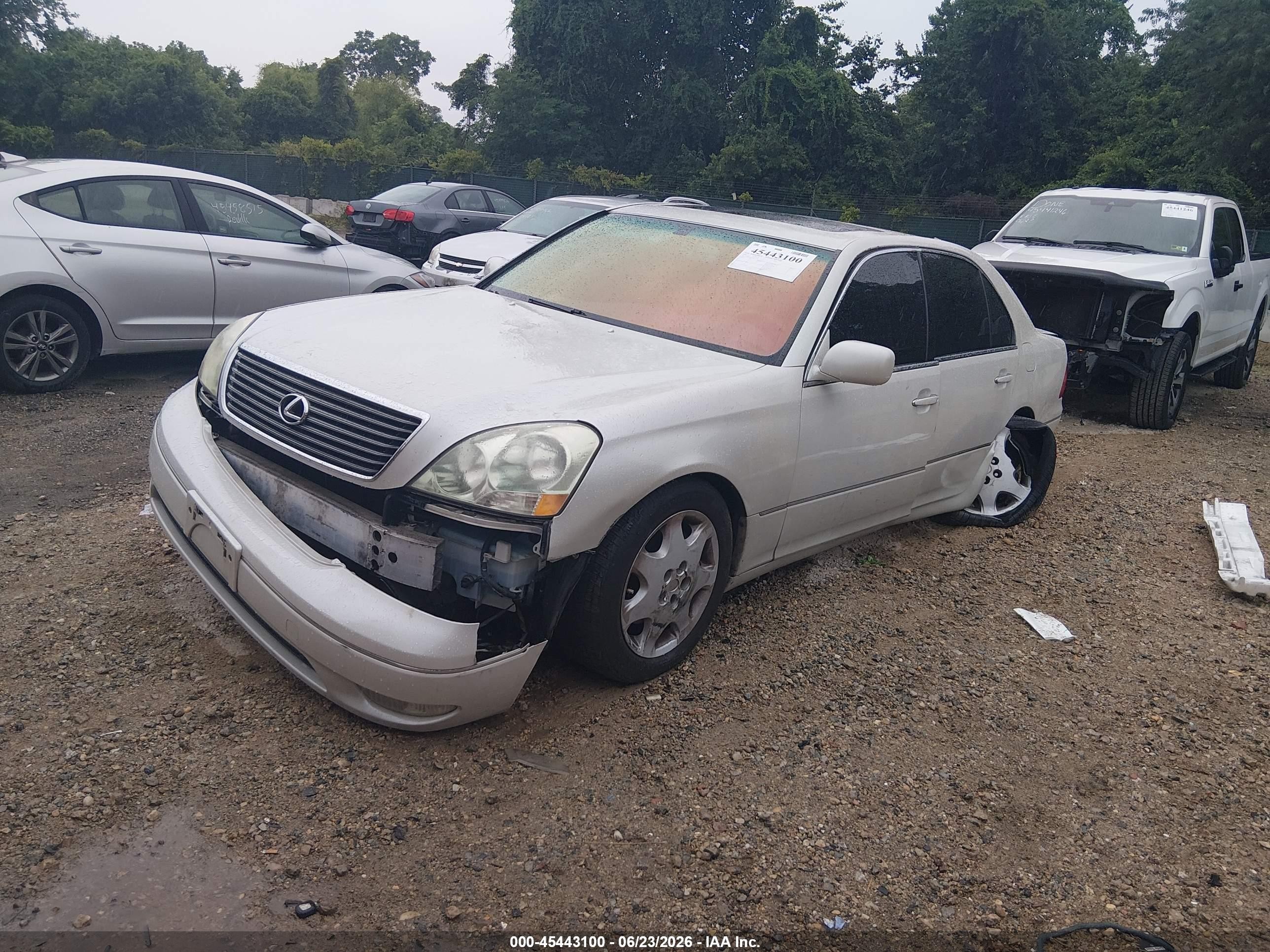 2002 Lexus Ls 430   White vin: JTHBN30F020057168