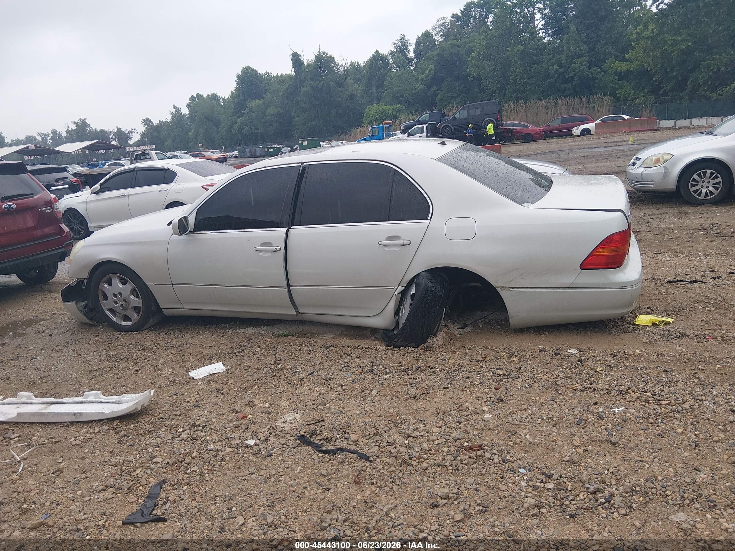 2002 Lexus Ls 430   White vin: JTHBN30F020057168