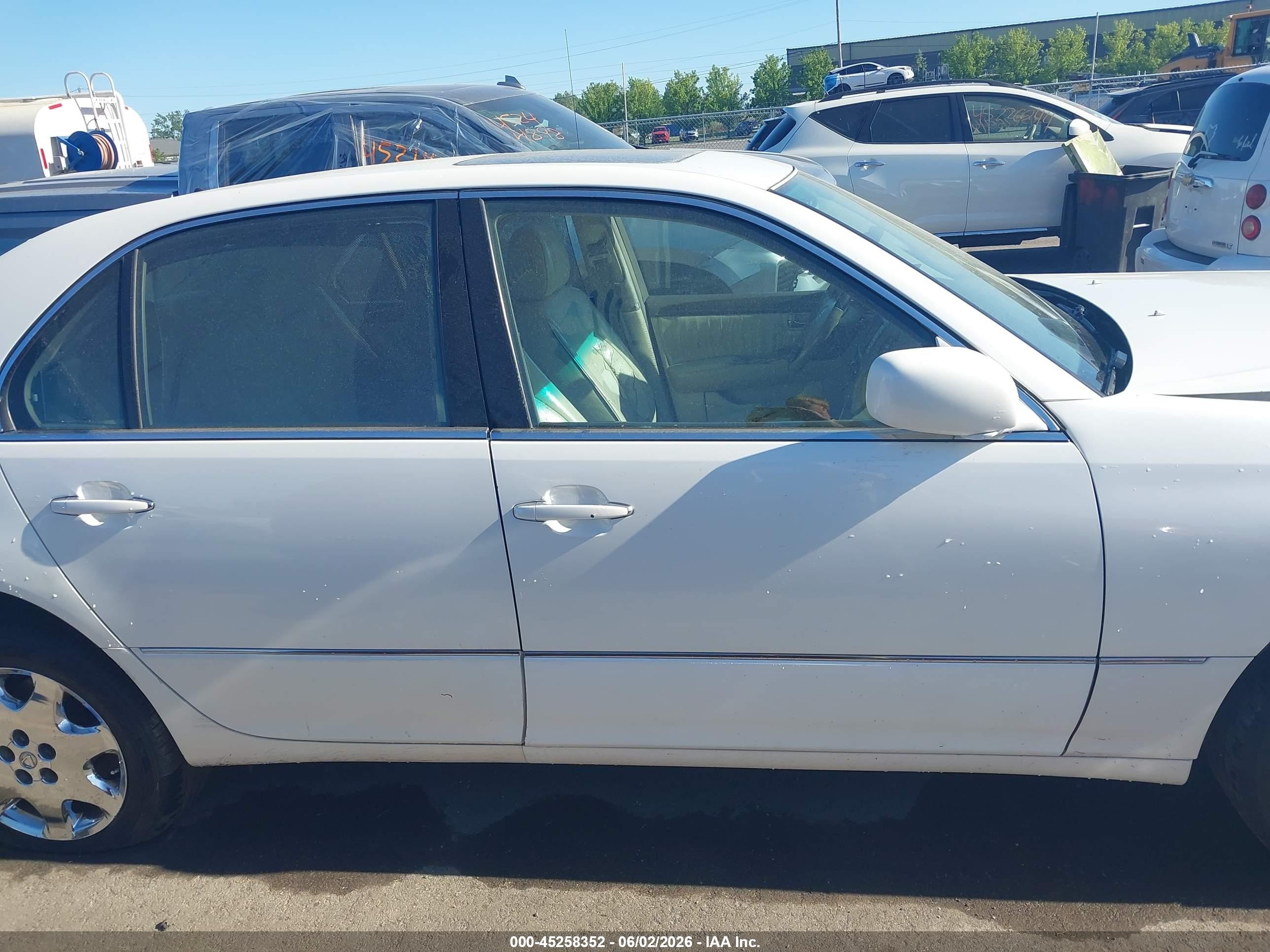 2001 Lexus Ls 430   White vin: JTHBN30FX10041915