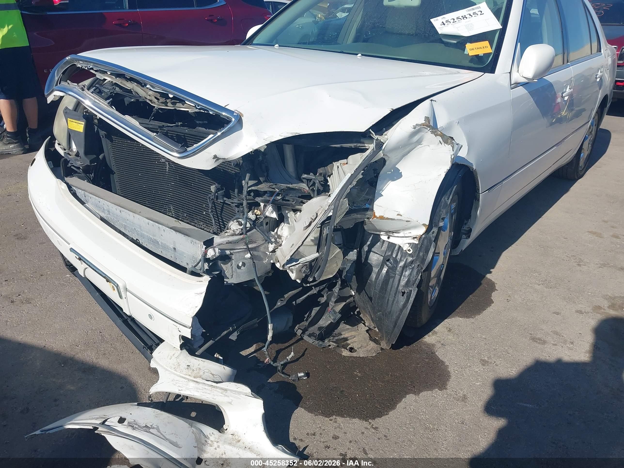 2001 Lexus Ls 430   White vin: JTHBN30FX10041915