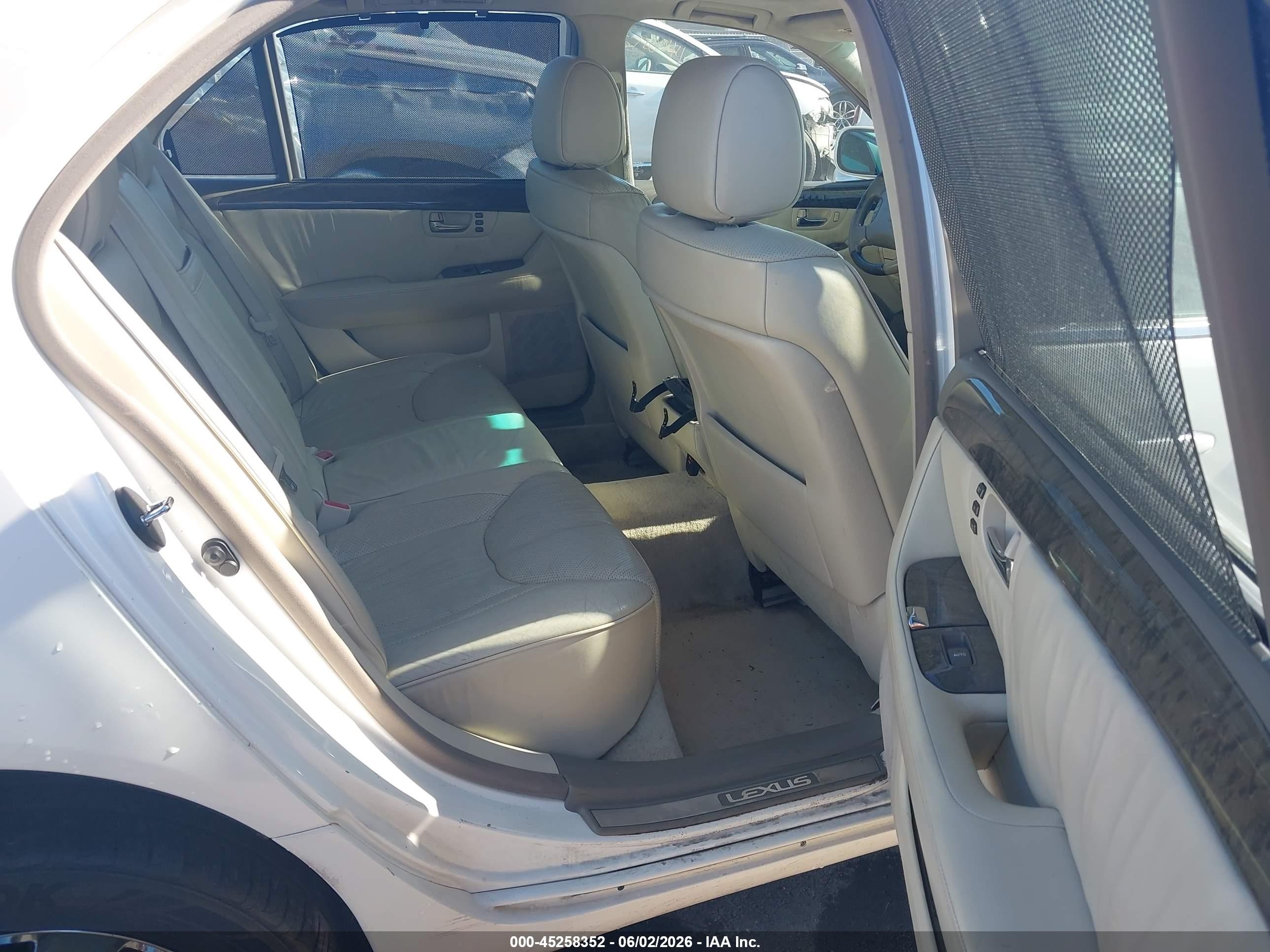 2001 Lexus Ls 430   White vin: JTHBN30FX10041915