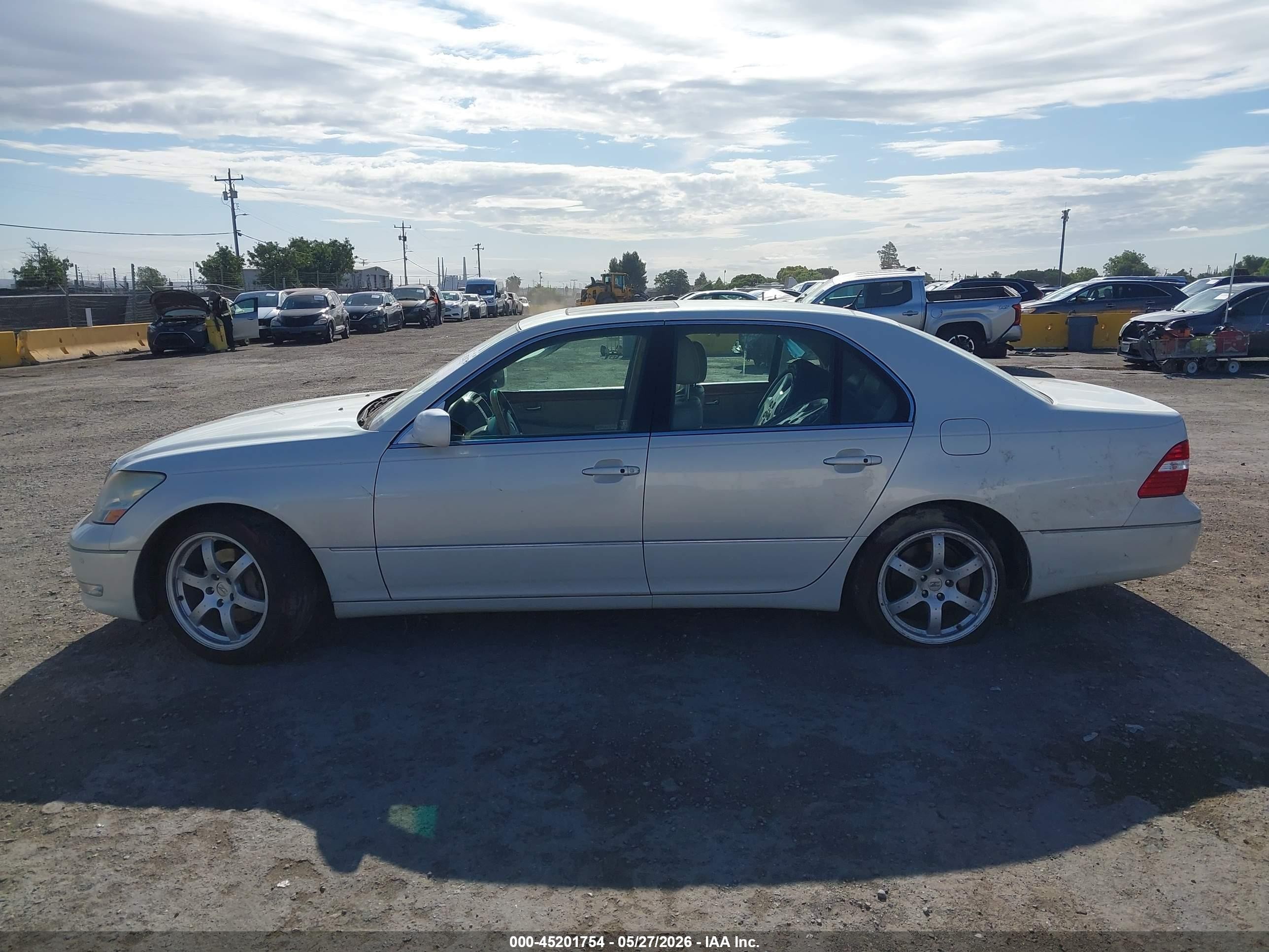 2004 Lexus Ls 430   White vin: JTHBN36F940146537