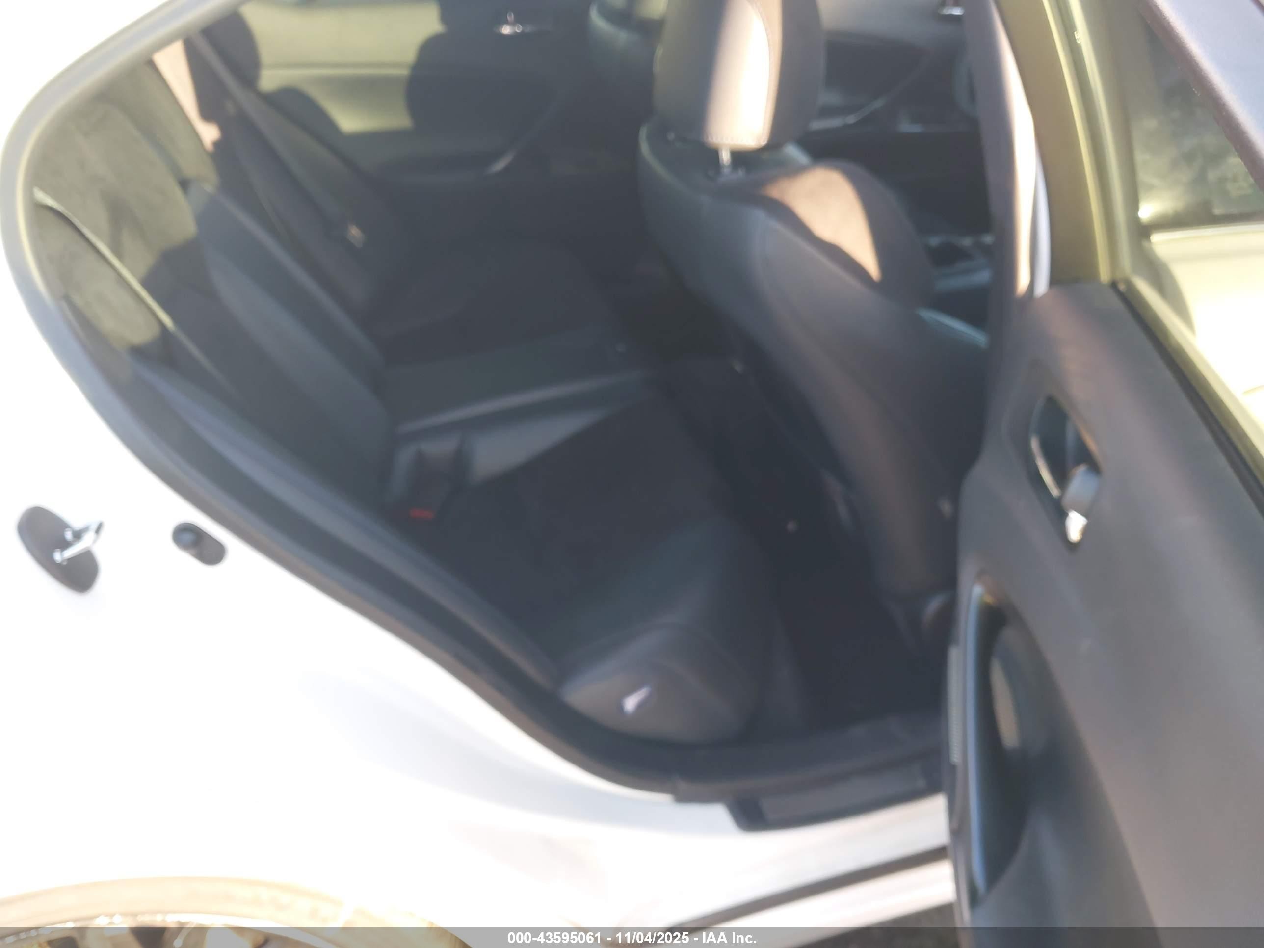 2011 Lexus Is F   White vin: JTHBP5C21B5008756