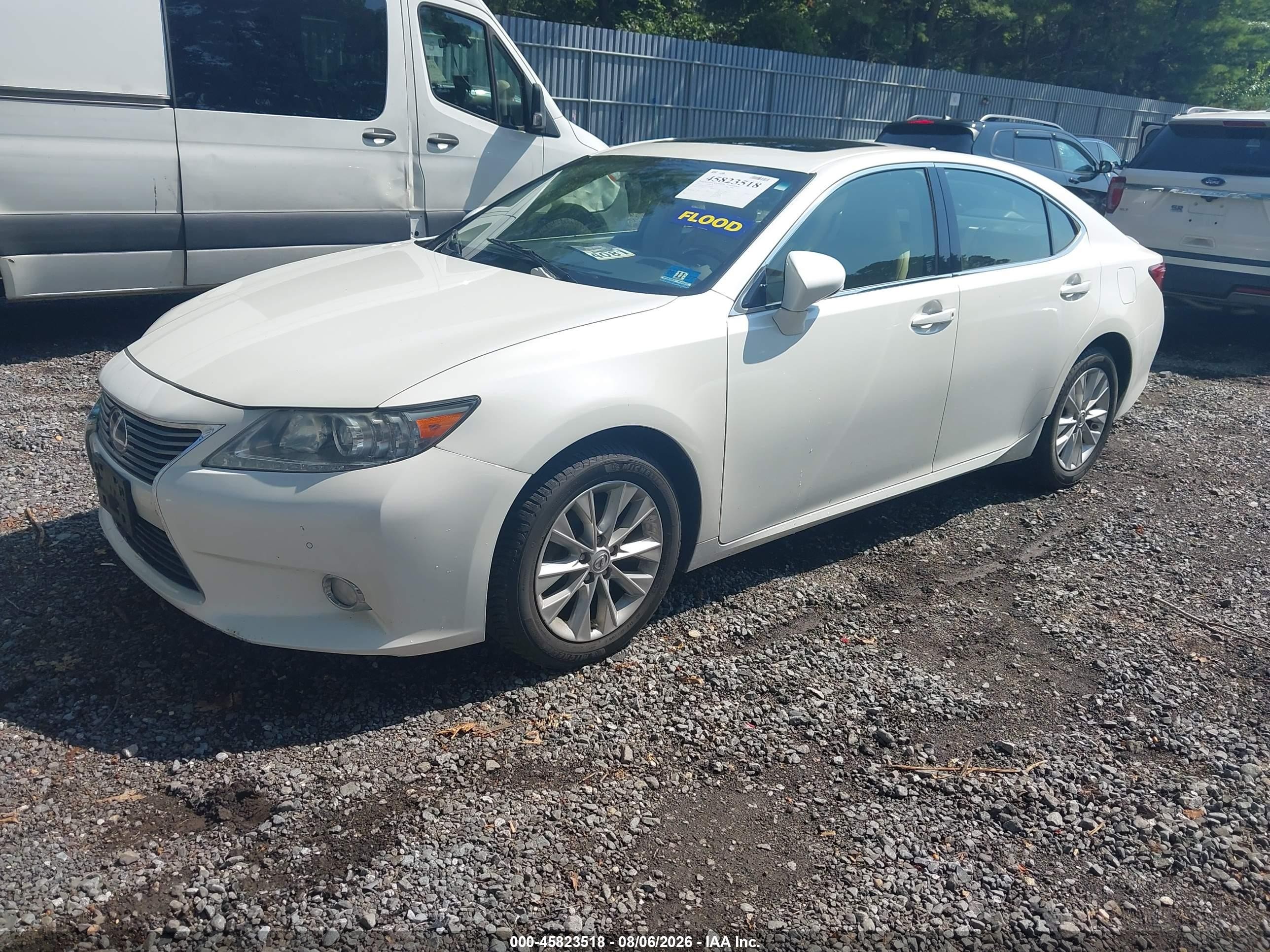 2013 Lexus Es 300h White vin: JTHBW1GG0D2006308